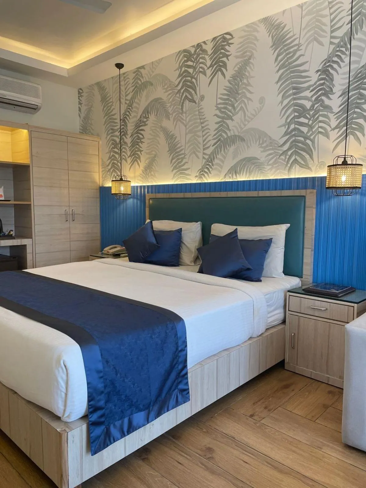 Bed in Le Seasons Resort