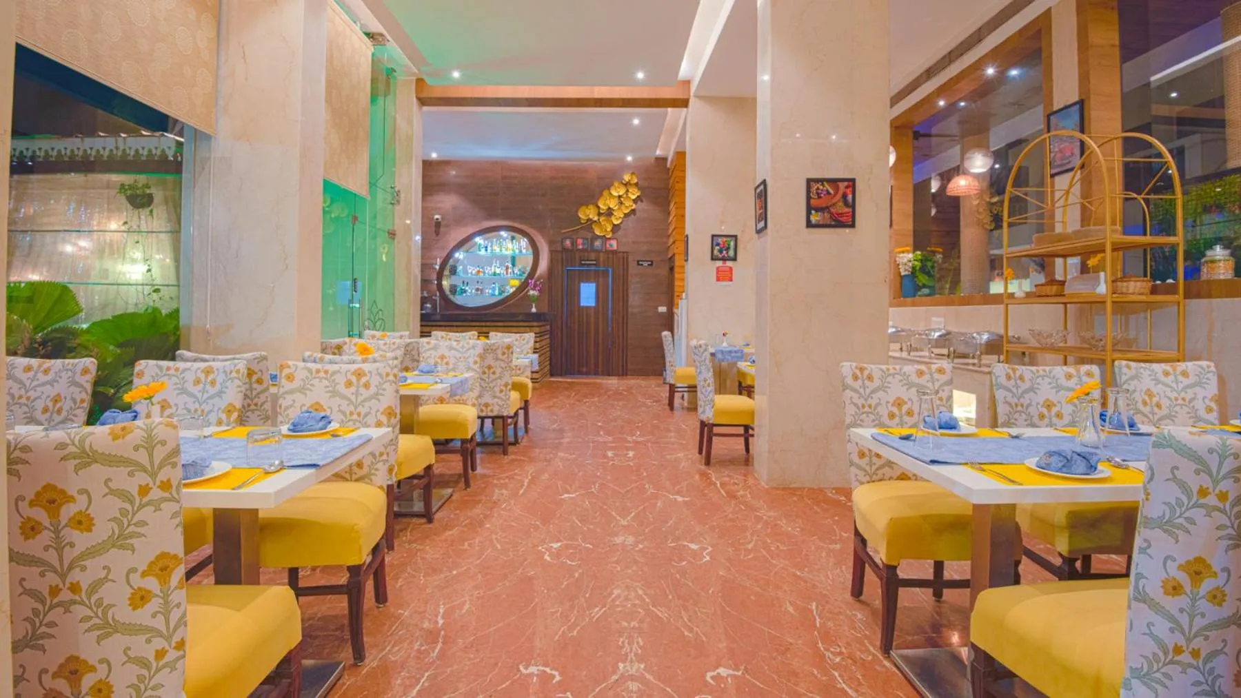 Restaurant/places to eat in Le Seasons Resort