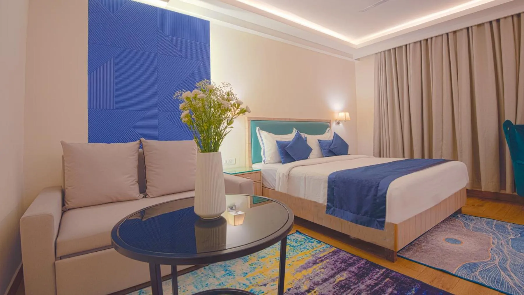 Seating area, Bed in Le Seasons Resort