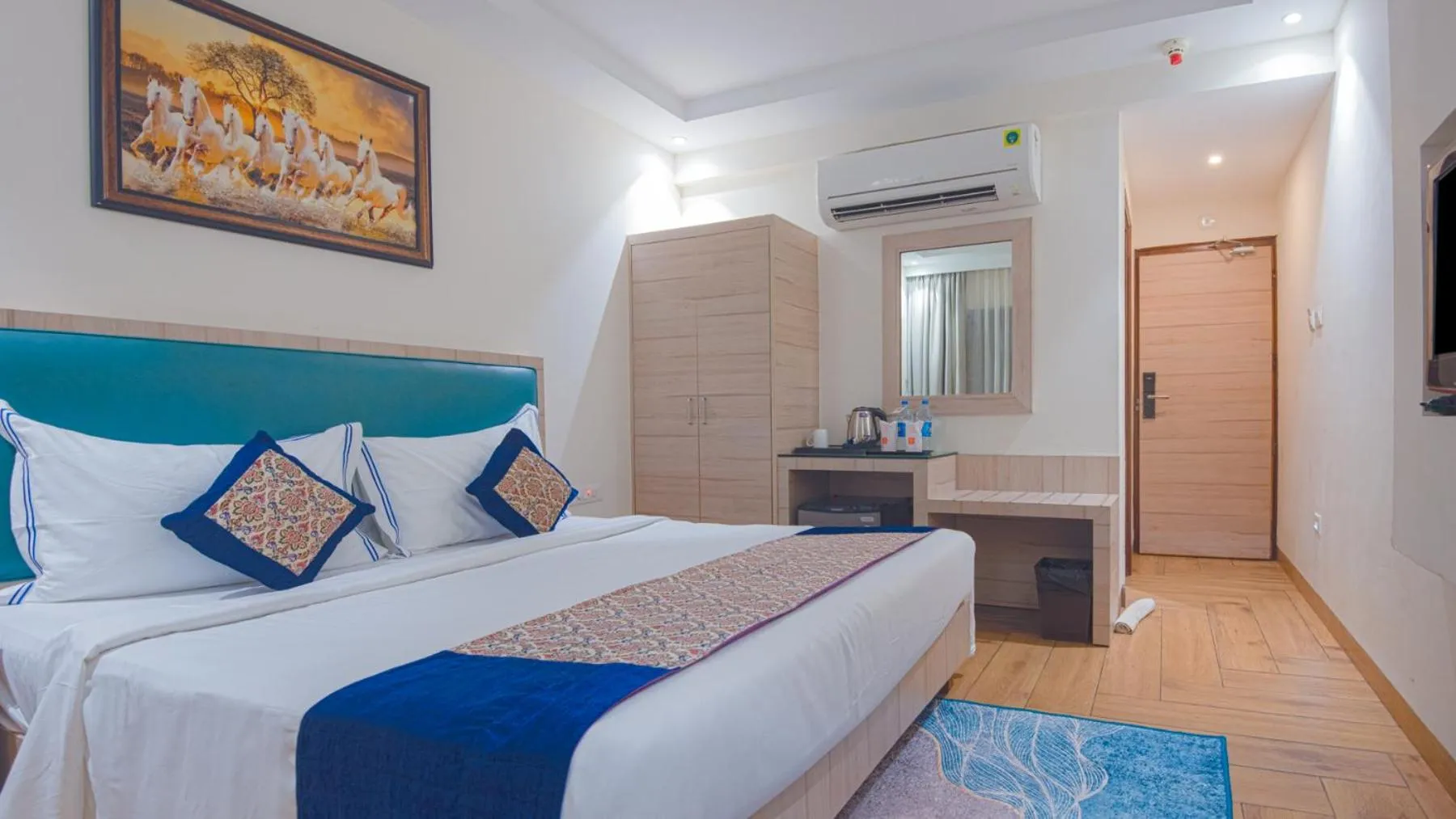 Photo of the whole room, Bed in Le Seasons Resort