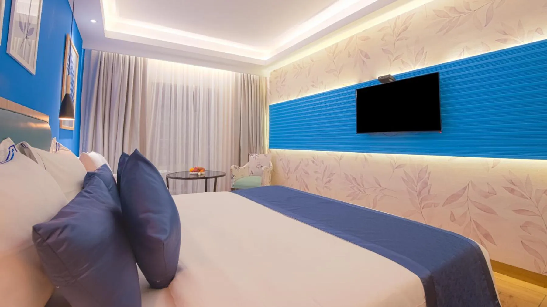 Bed in Le Seasons Resort