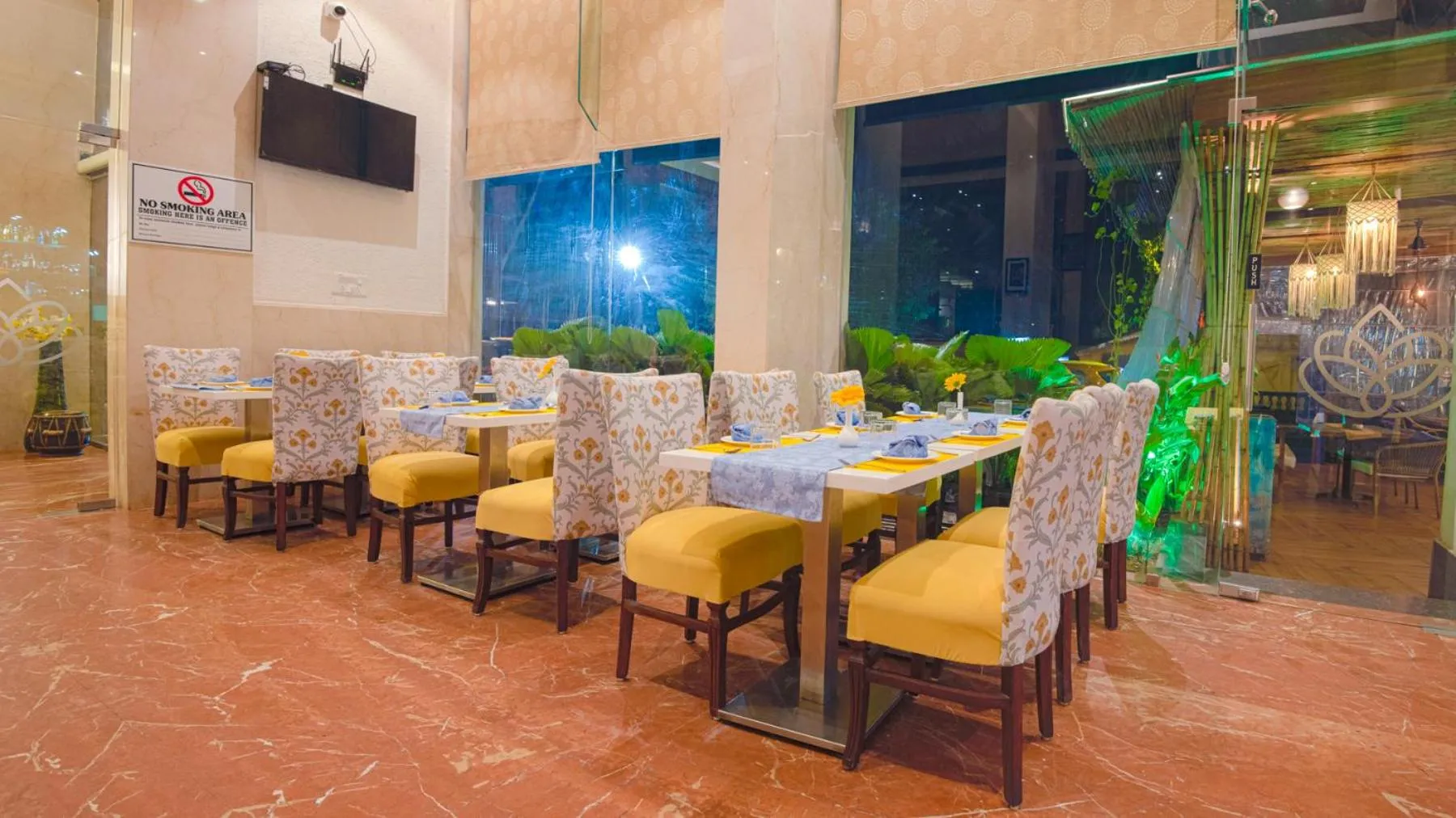 Restaurant/places to eat in Le Seasons Resort