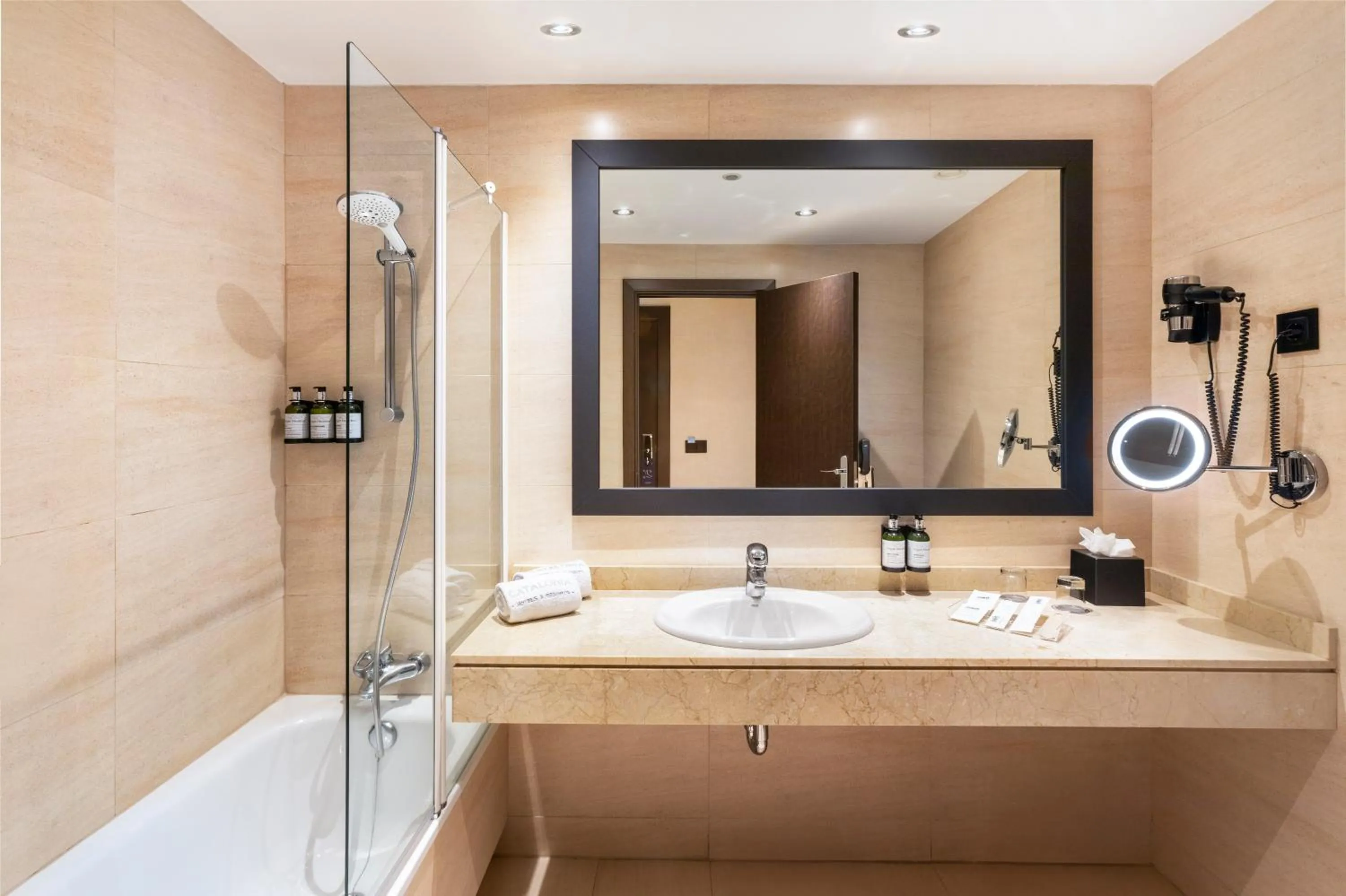 Shower in Catalonia El Retiro