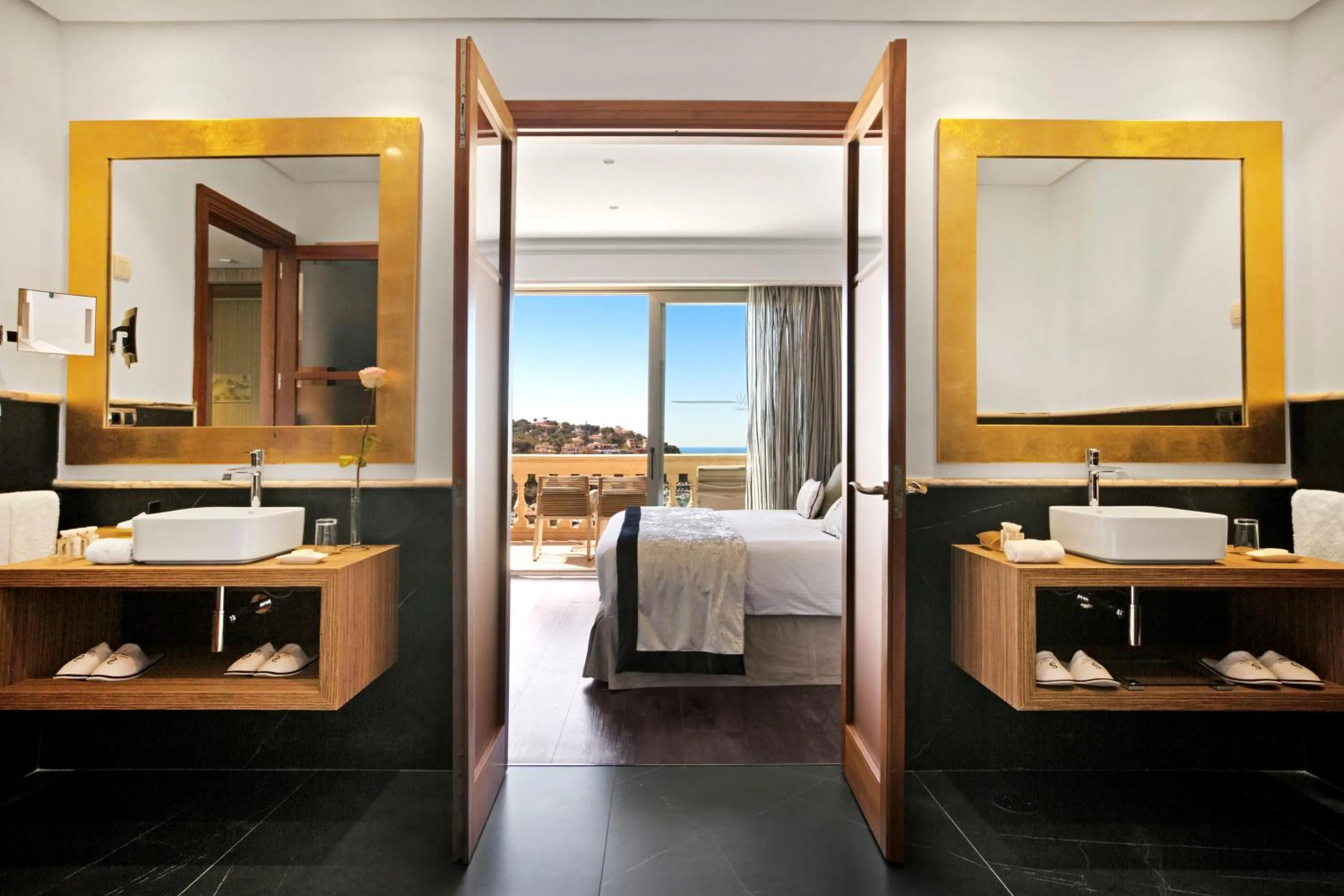 Bathroom, Bed in Pure Salt Port Adriano - Adults Only