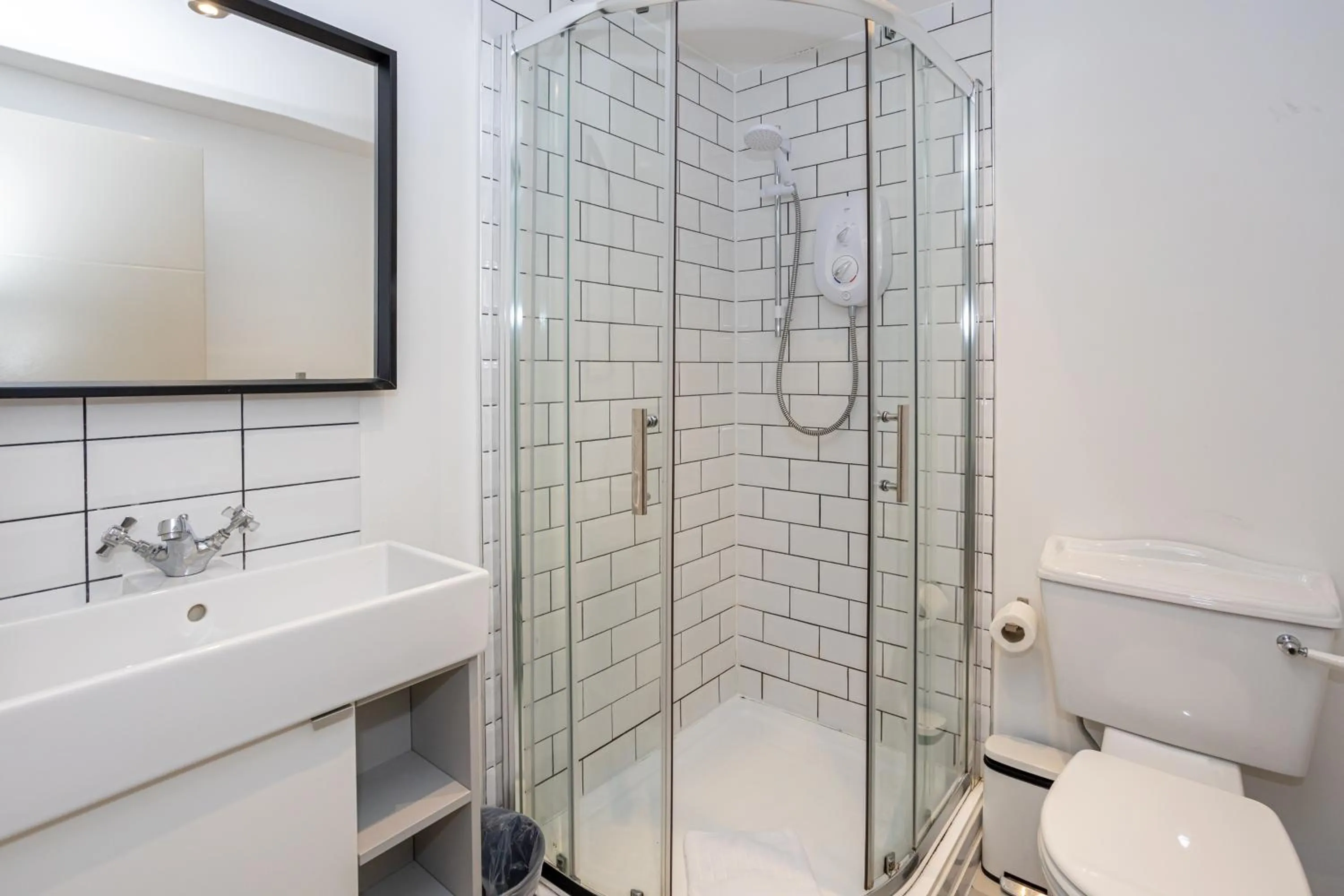 Pillo Rooms Serviced Apartments - Salford