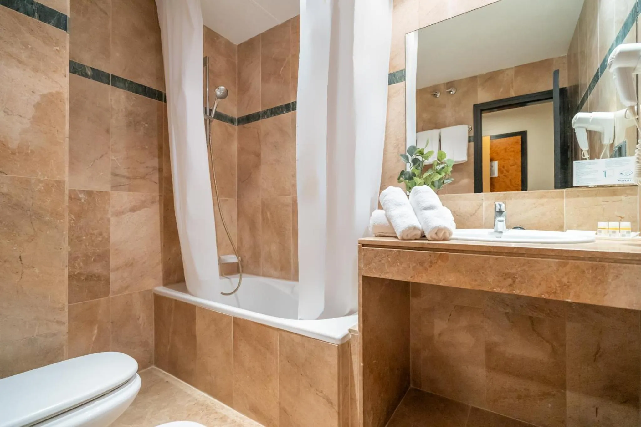 Toilet in Hotel Glòries