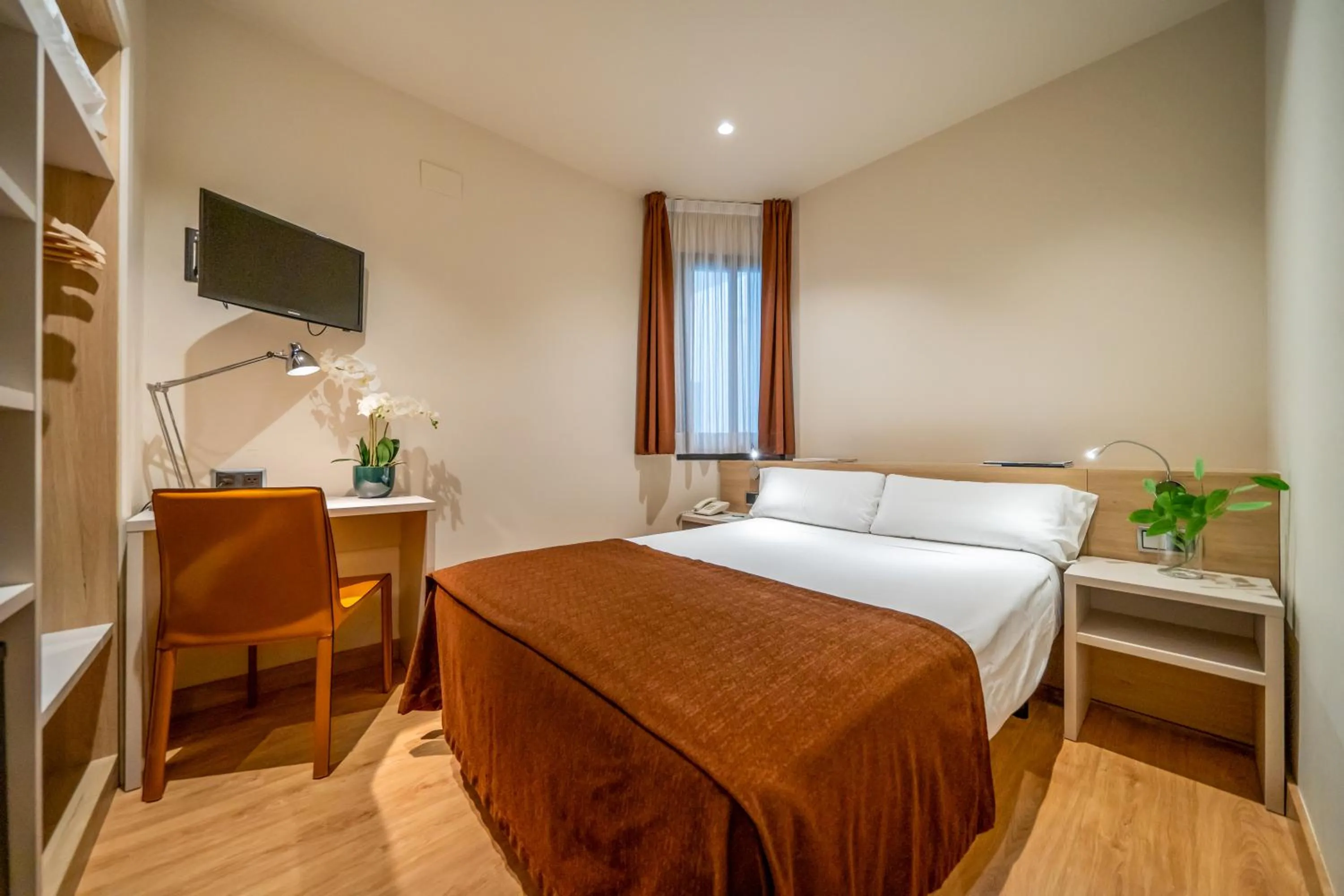 Bed in Hotel Glòries