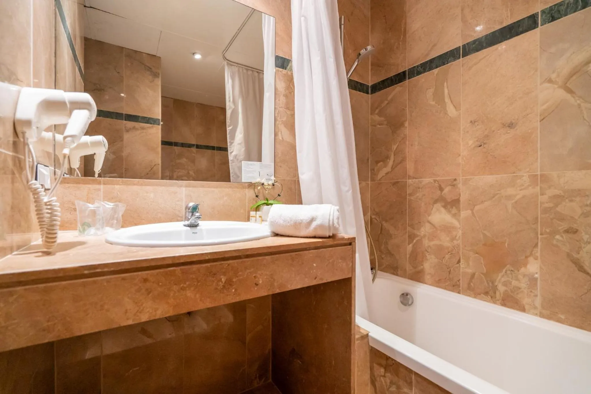 Shower in Hotel Glòries