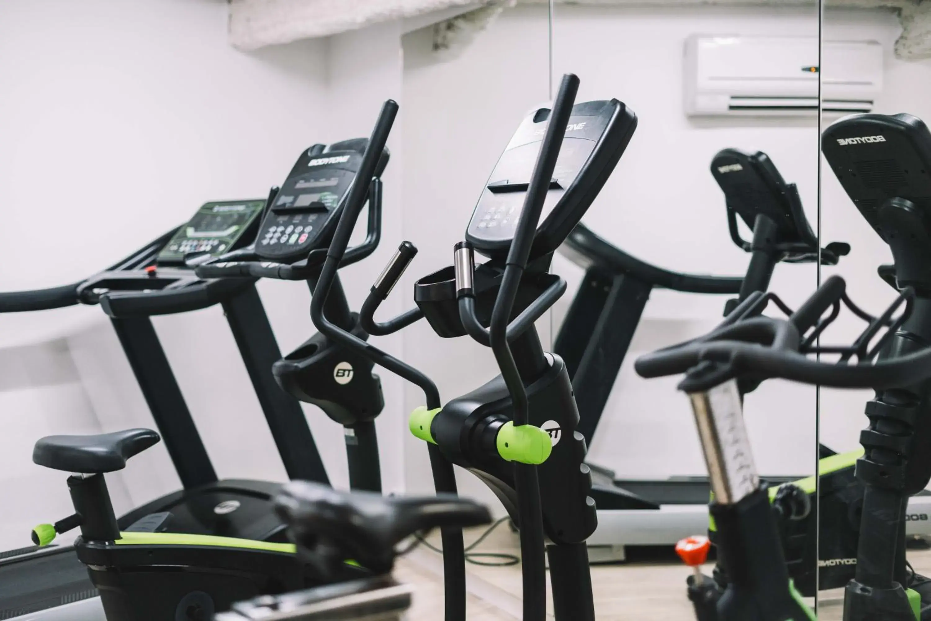 Fitness centre/facilities in Neptuno Hotel & SPA 4 Sup Fitness centre/facilities in Neptuno Hotel & SPA 4 Sup