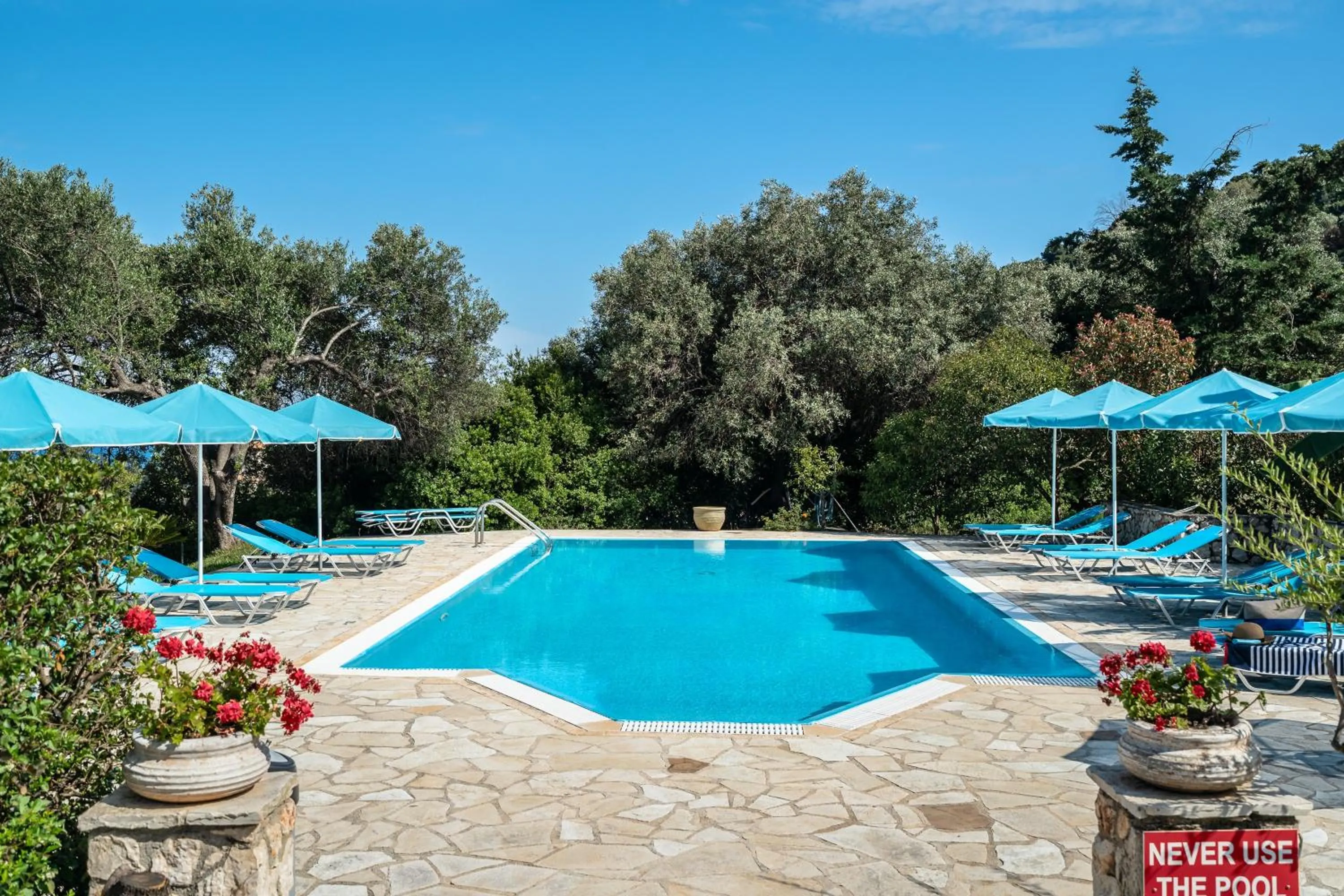 Property building in Anemona apartment 1