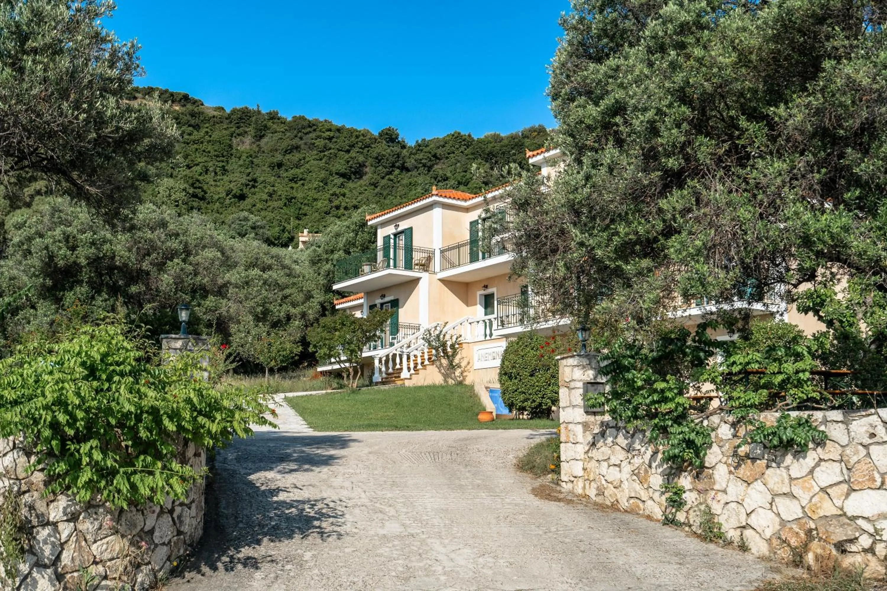 Property building in Anemona apartment 1