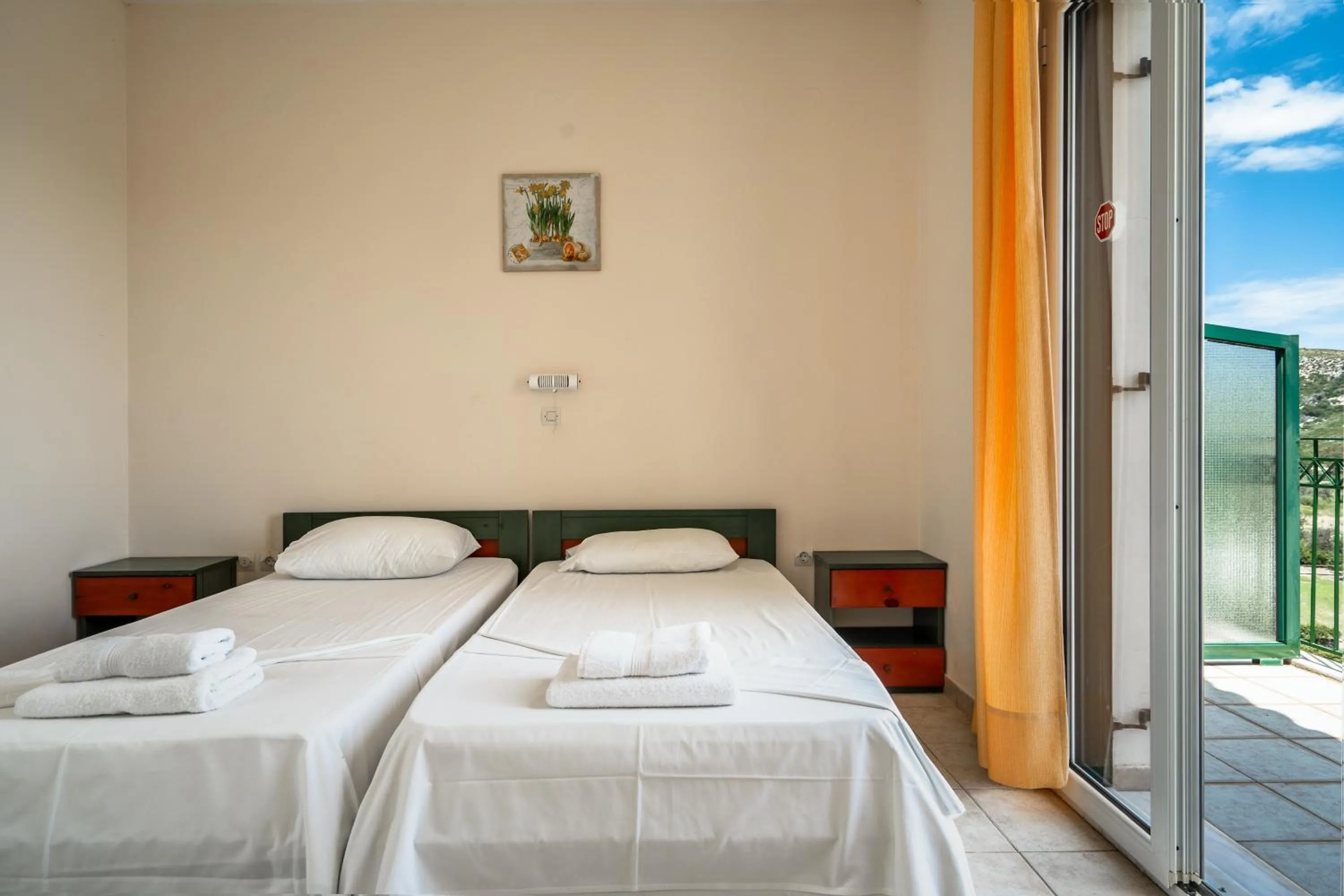 Property building, Bed in Anemona apartment 1