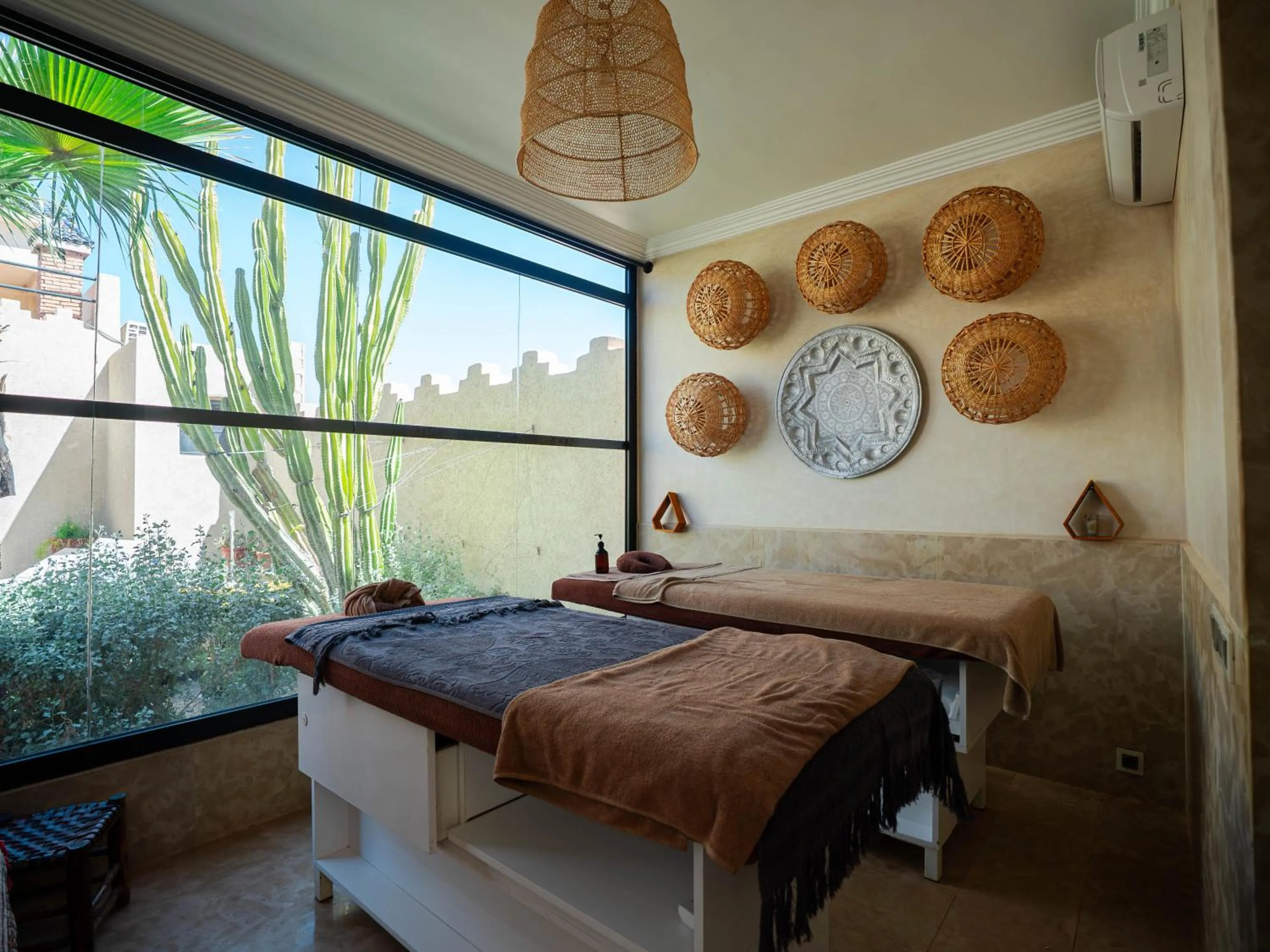 Massage, Bed in Maison Daouia