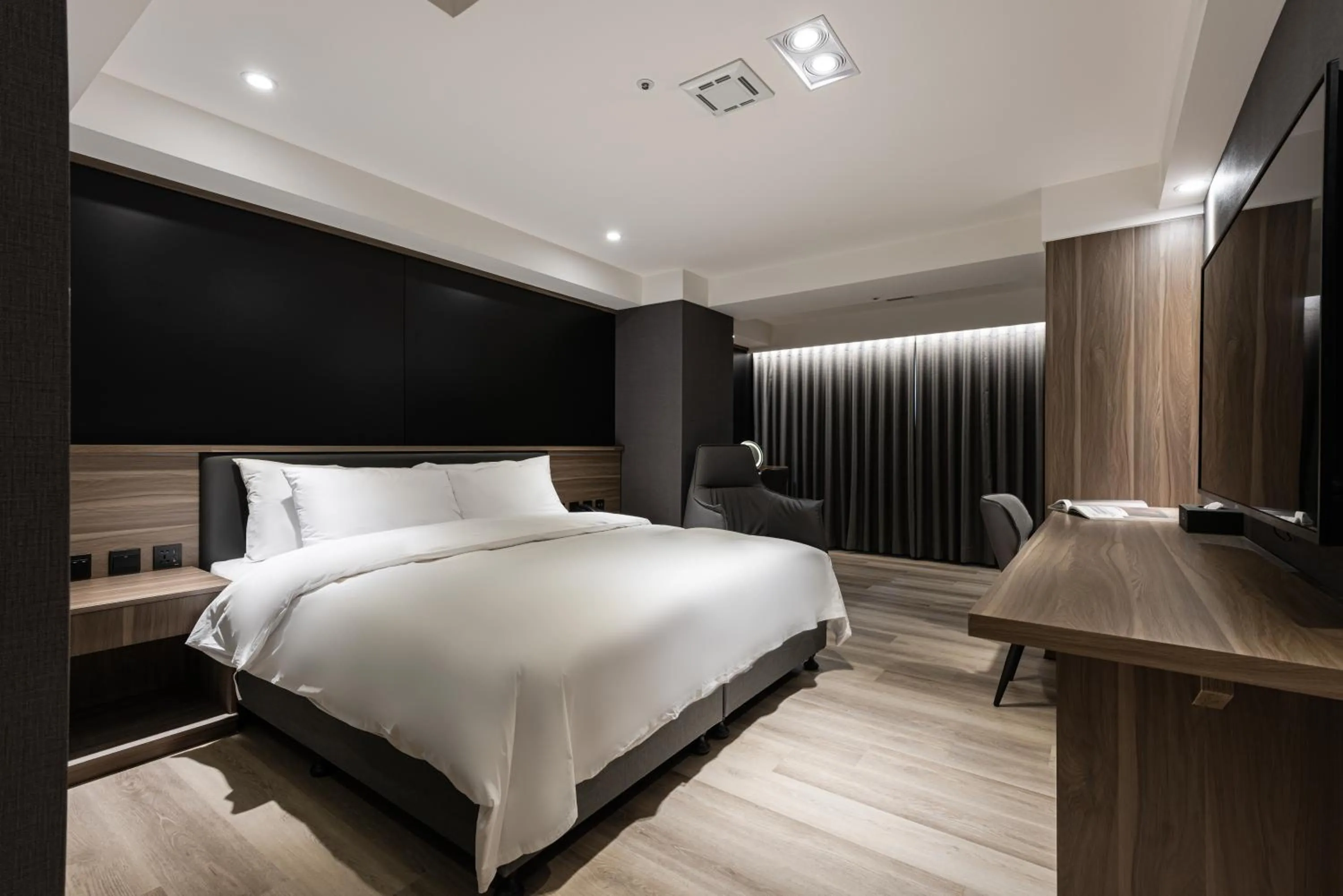 Bed in Autumn Willow Hotel