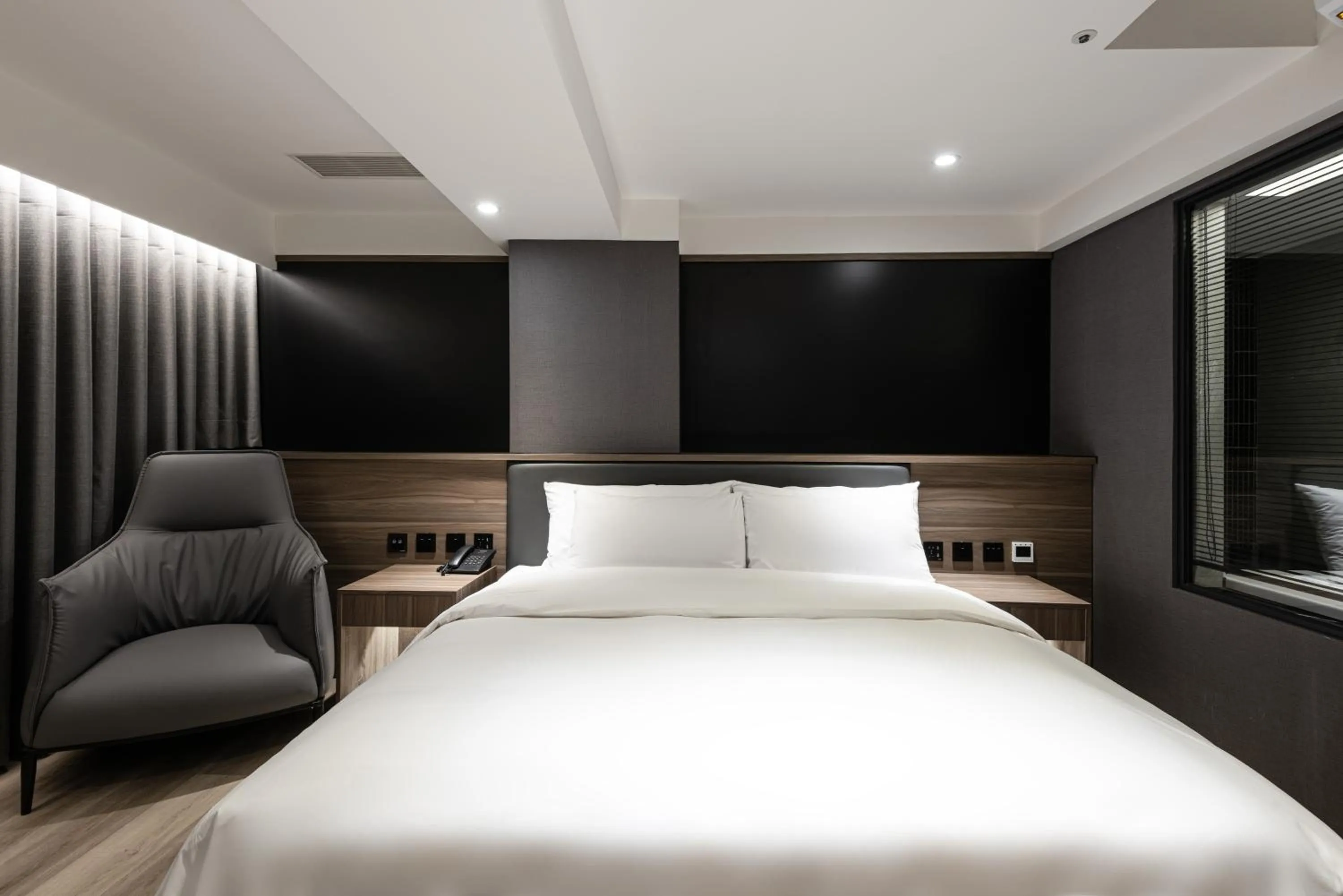 Bed in Autumn Willow Hotel