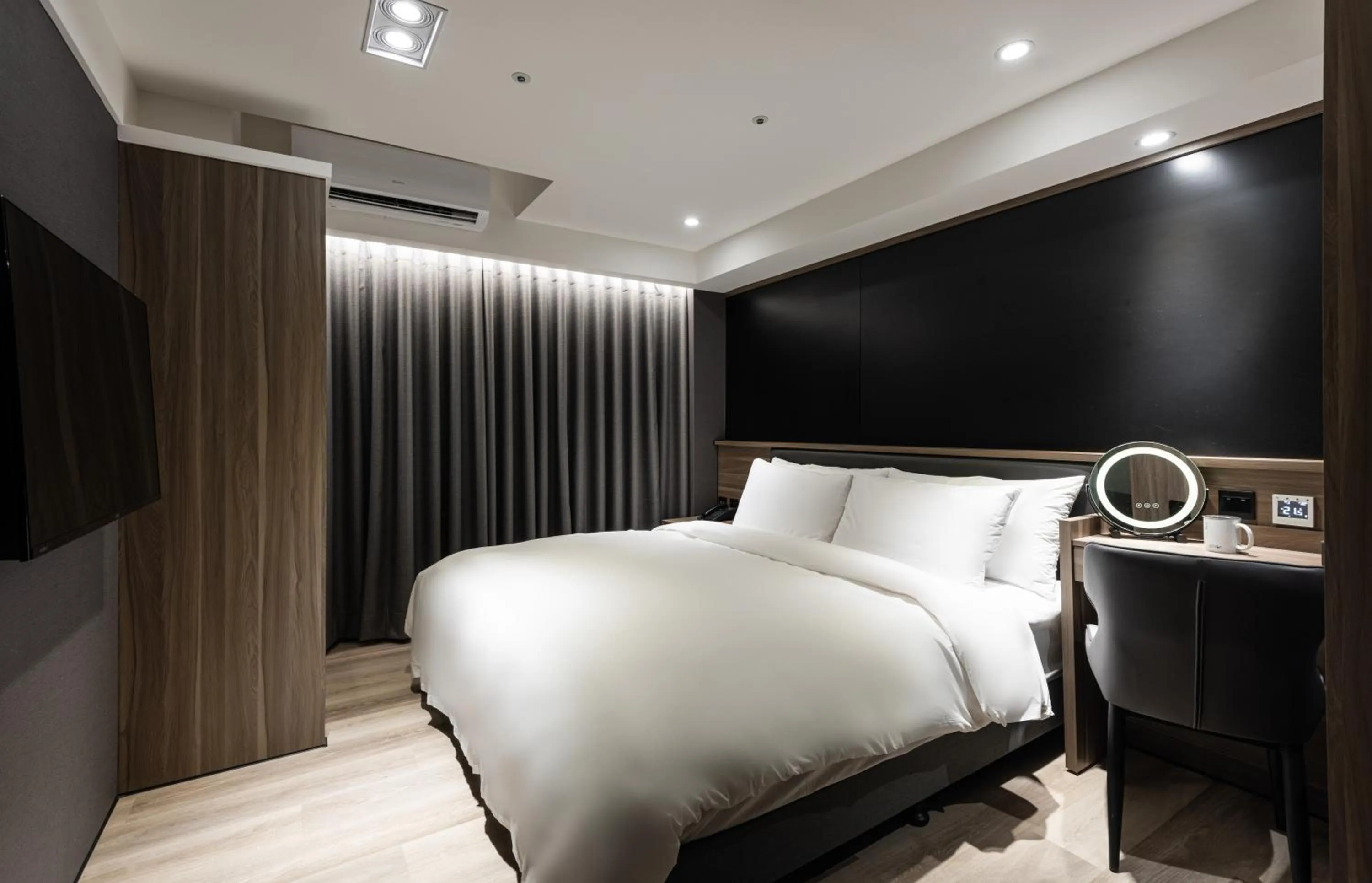 Bed in Autumn Willow Hotel