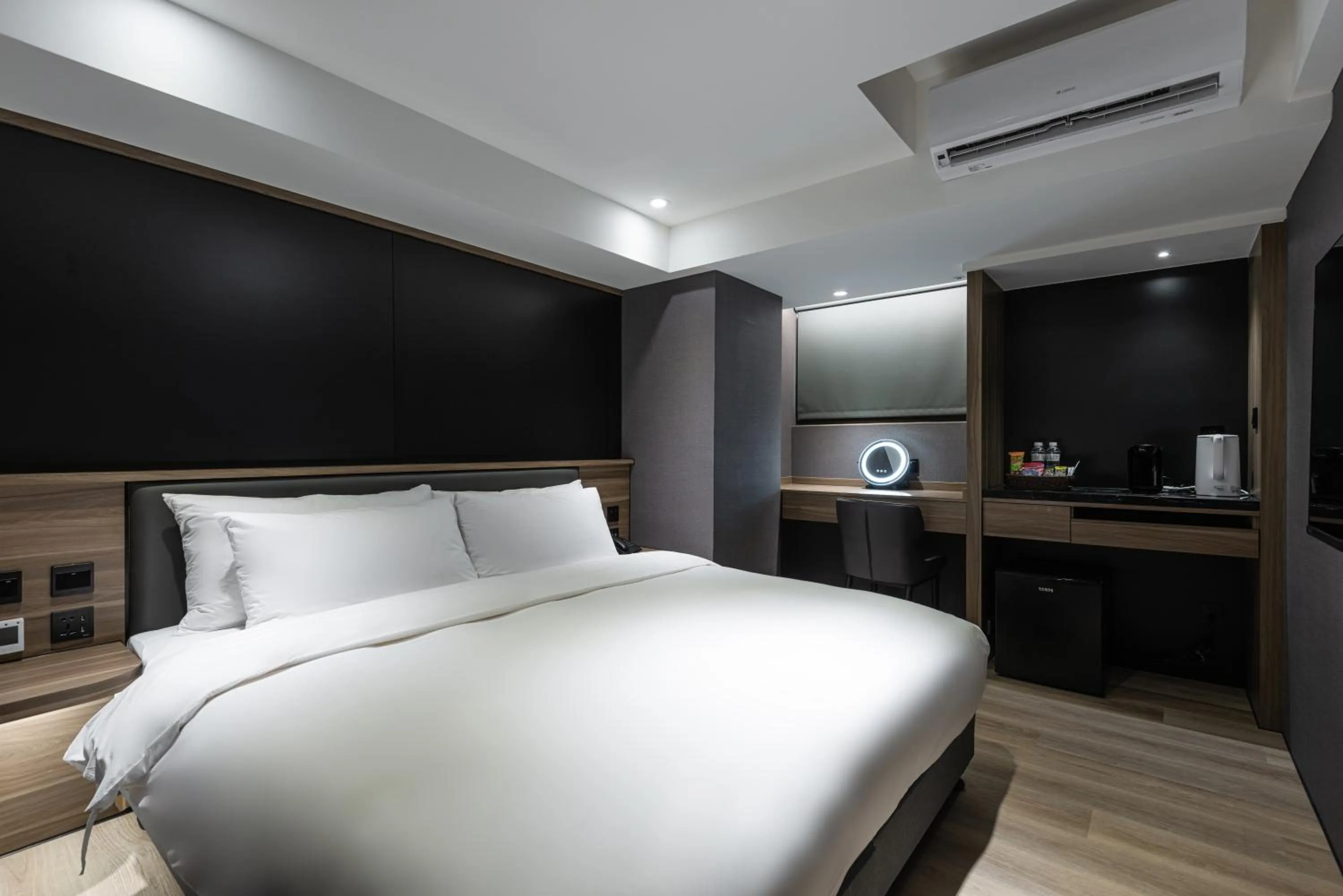 Bed in Autumn Willow Hotel