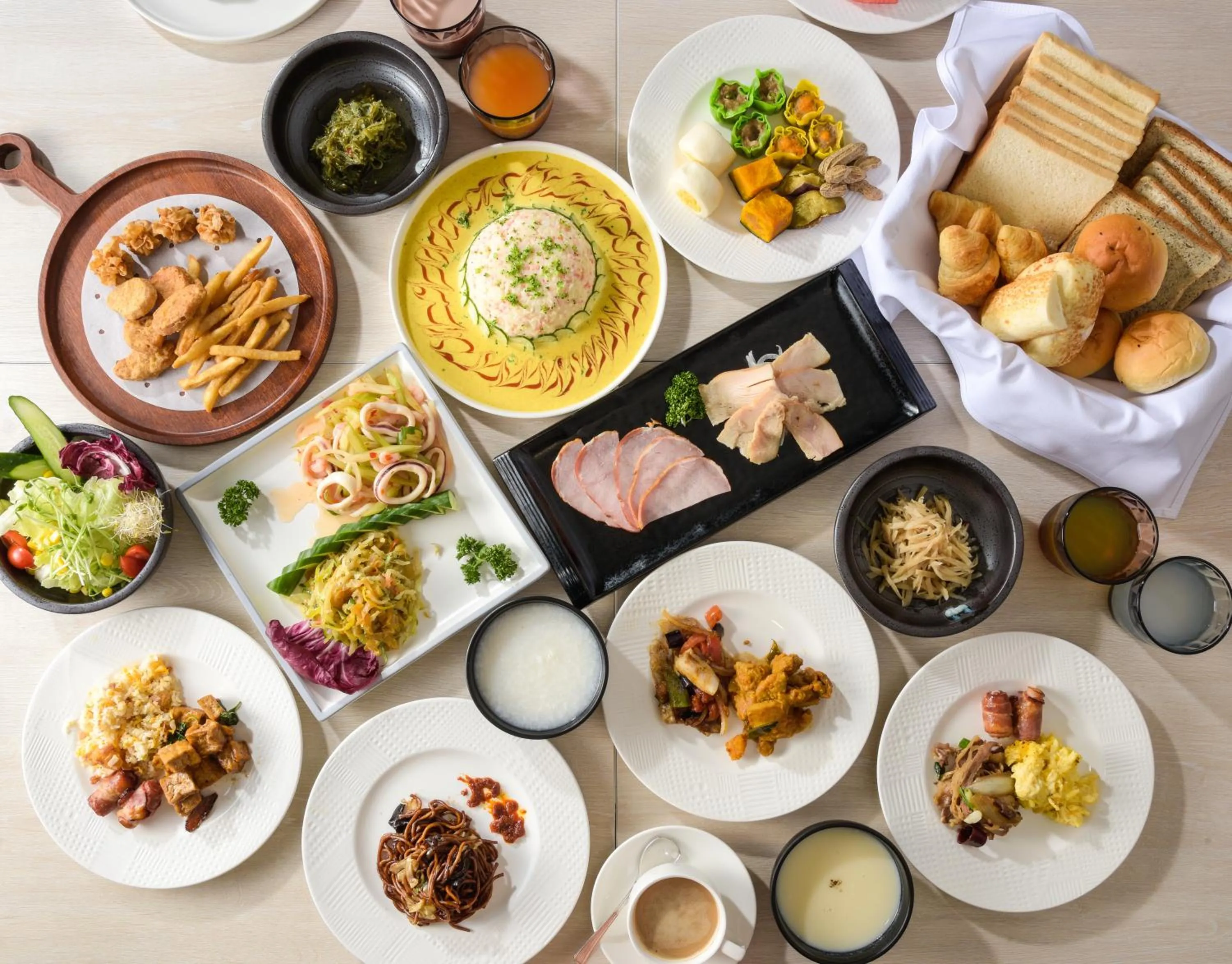 Breakfast in Autumn Willow Hotel