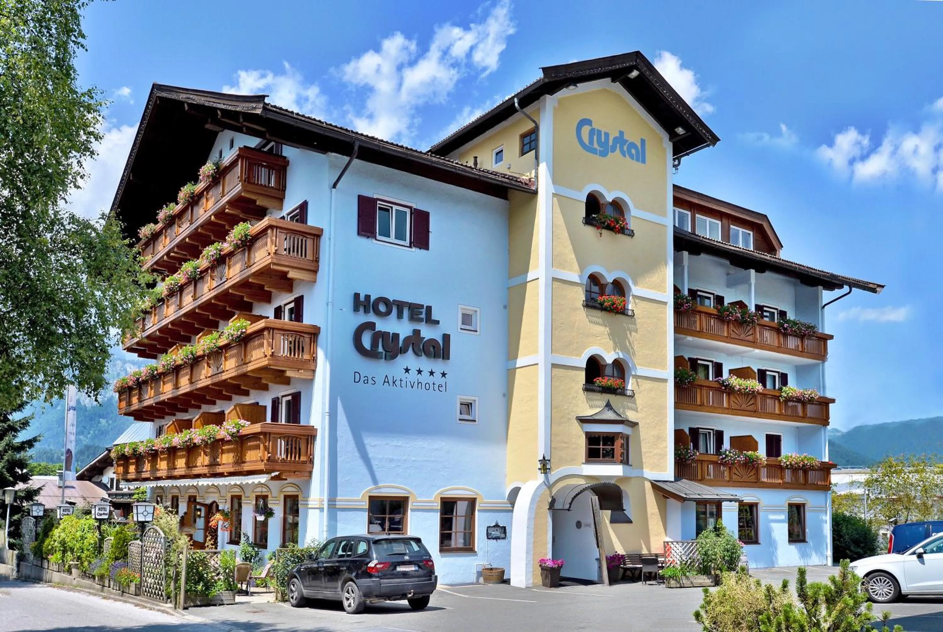 Property building in Hotel Crystal - KitzHorn Suites