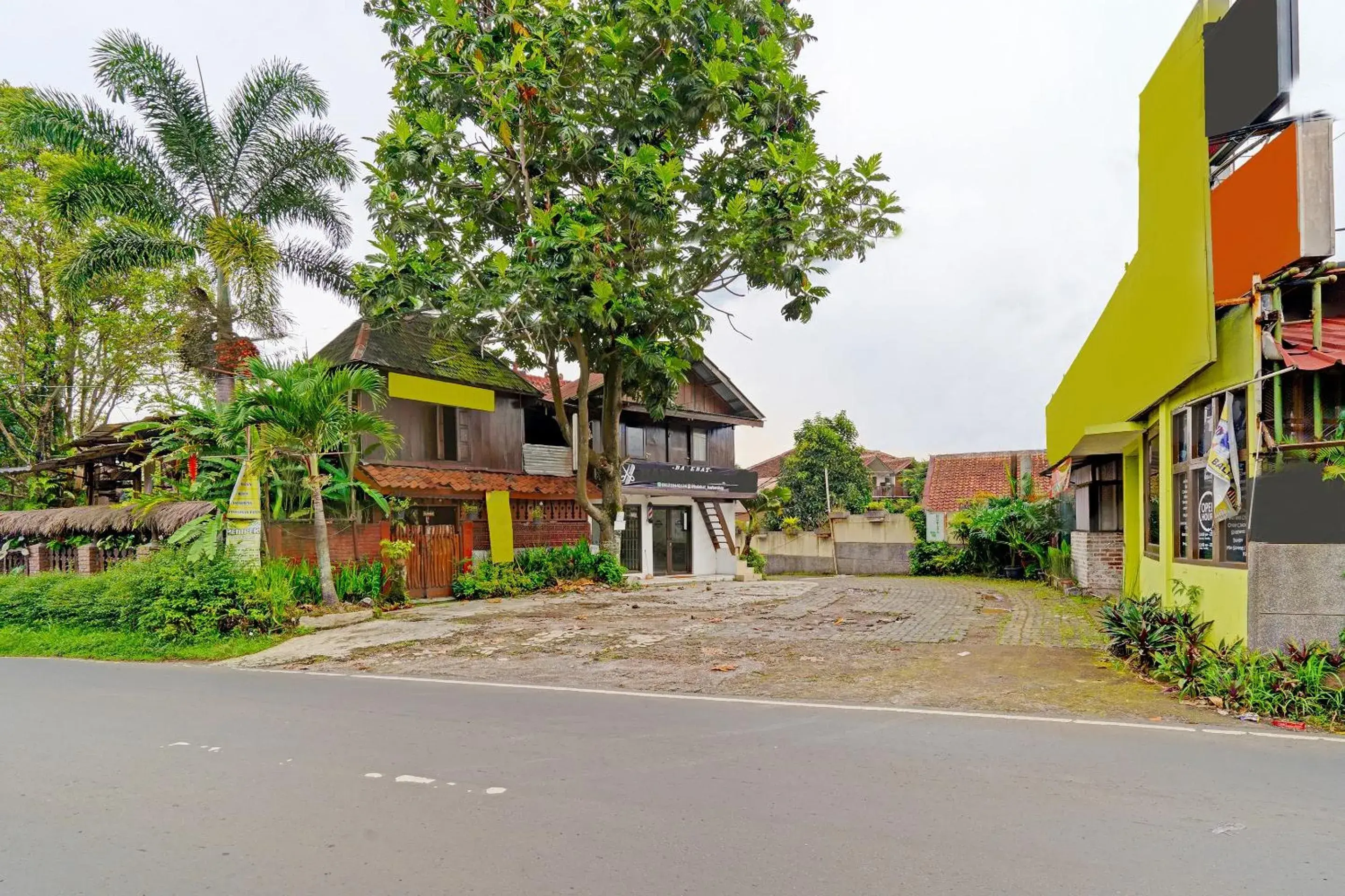 Facade/entrance in Super OYO Capital O 91810 Hotel Balebat 2 Facade/entrance in Super OYO Capital O 91810 Hotel Balebat 2