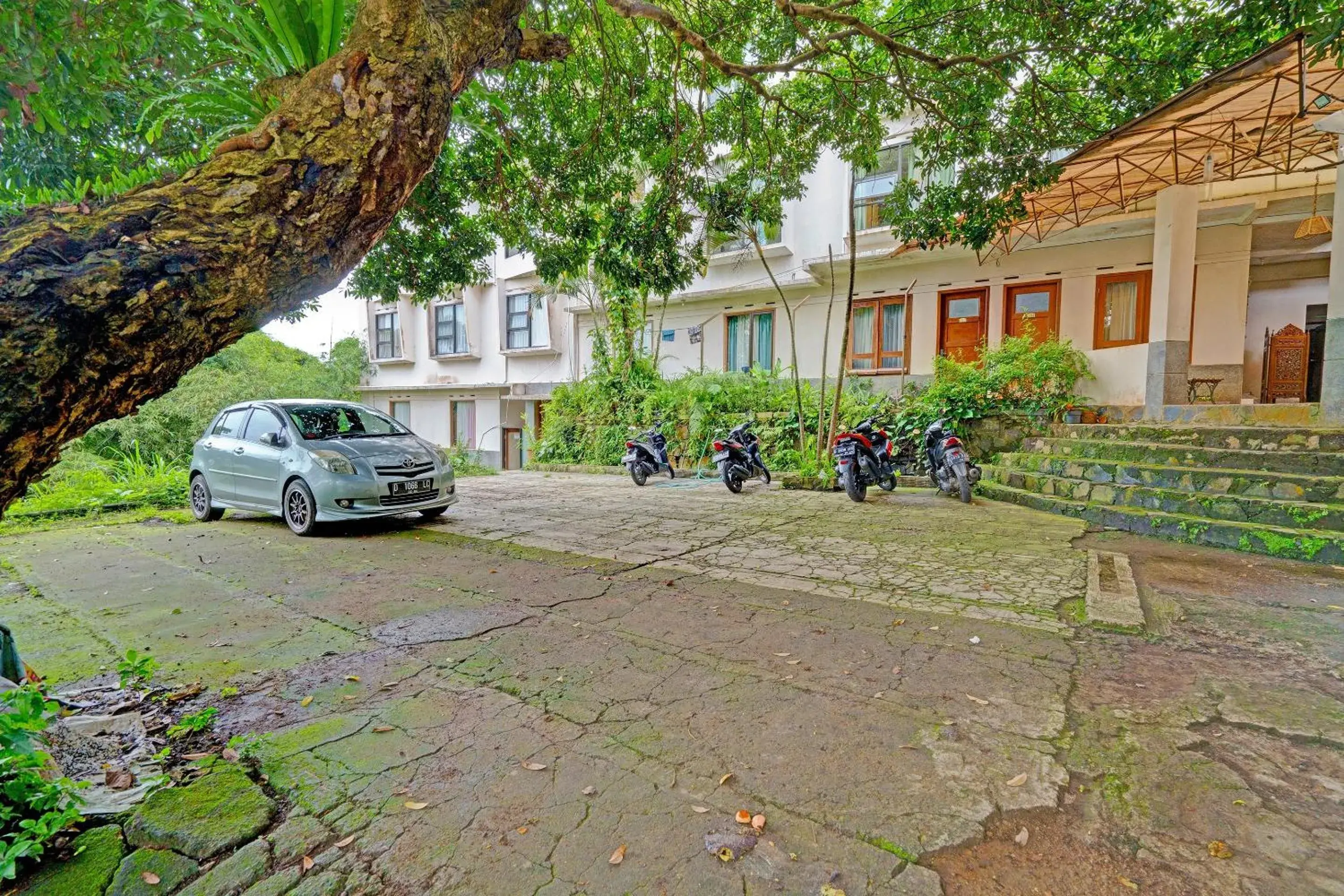 Facade/entrance in Super OYO Capital O 91810 Hotel Balebat 2 Facade/entrance in Super OYO Capital O 91810 Hotel Balebat 2