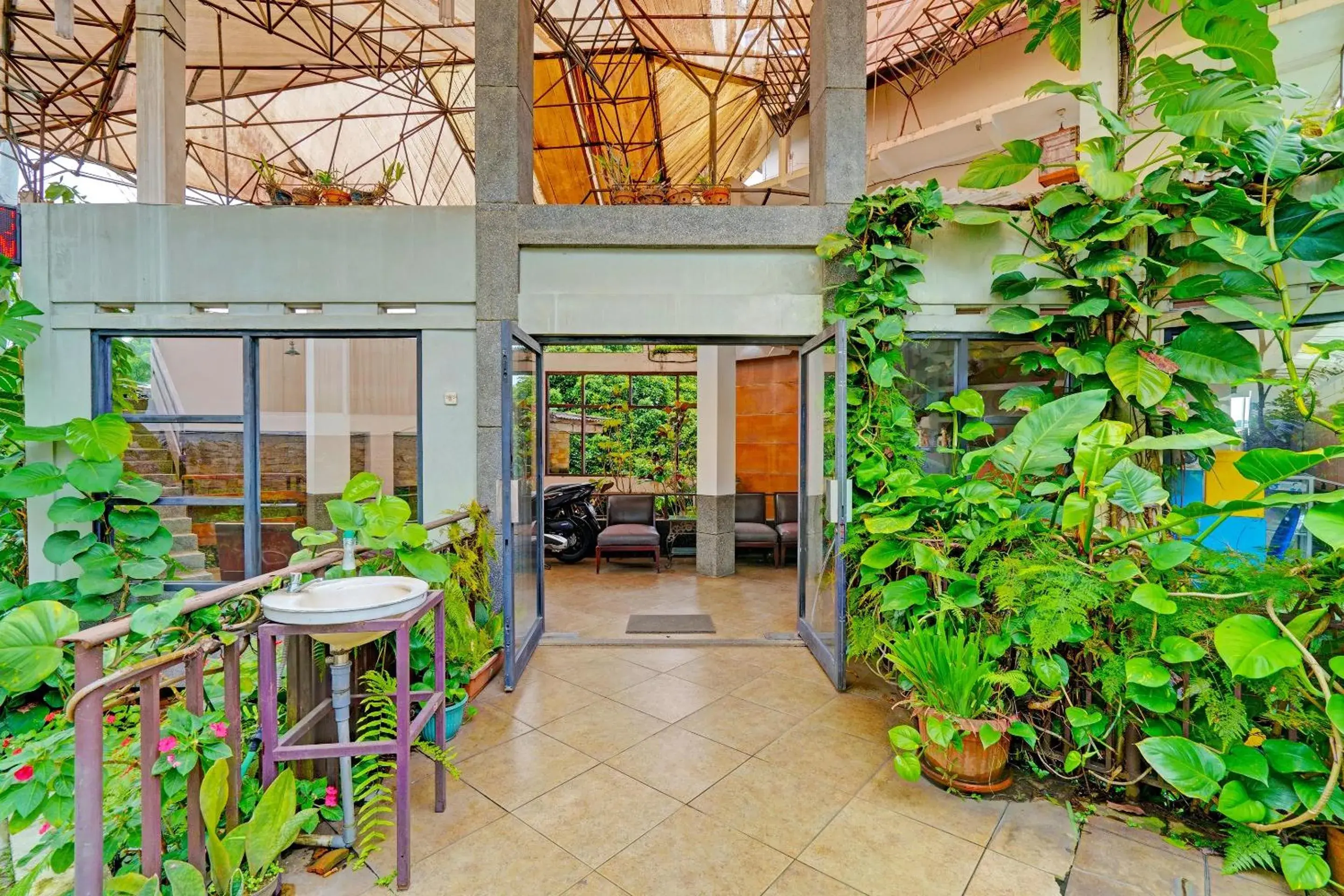 Facade/entrance in Super OYO Capital O 91810 Hotel Balebat 2 Facade/entrance in Super OYO Capital O 91810 Hotel Balebat 2