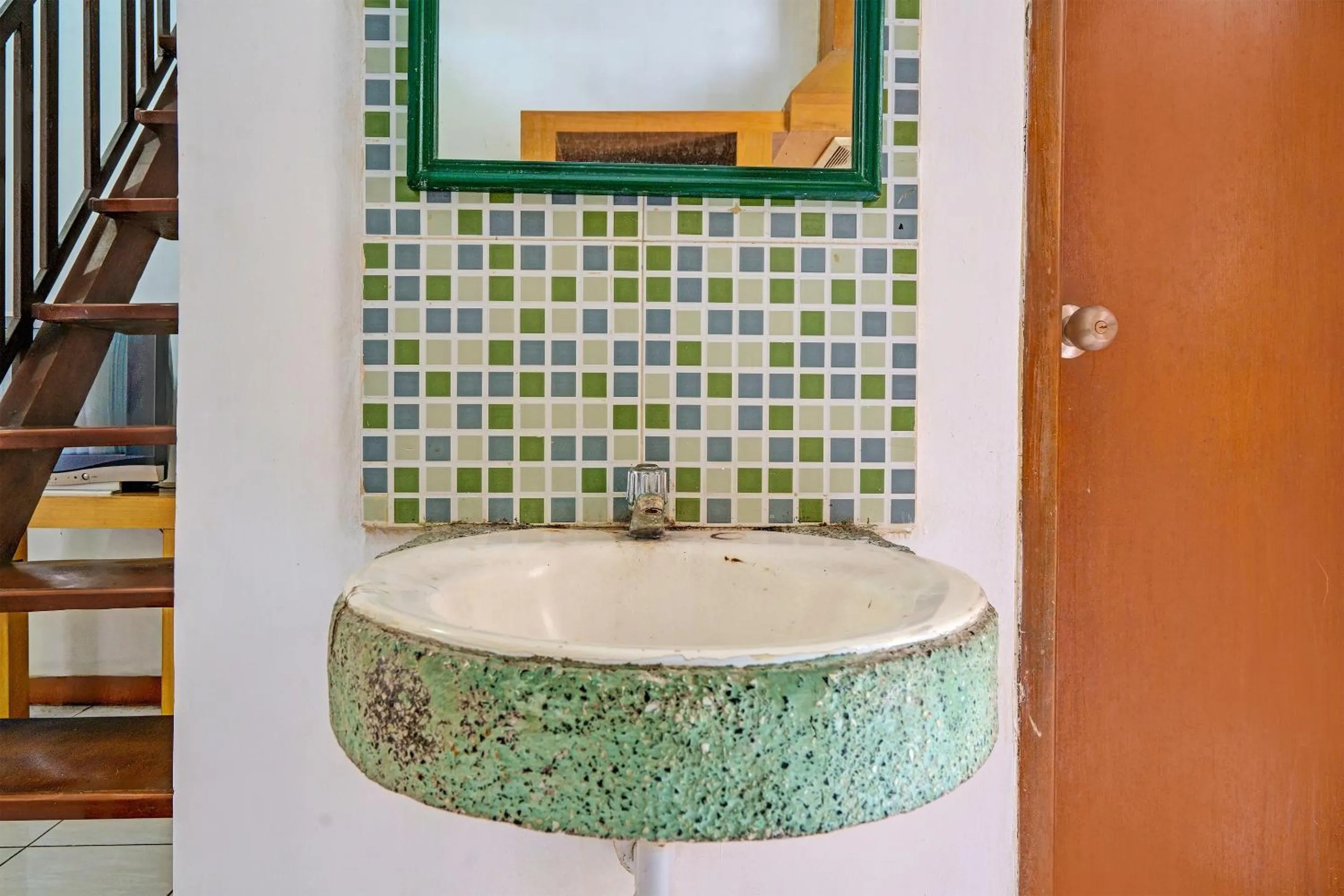 Bathroom in Super OYO Capital O 91810 Hotel Balebat 2