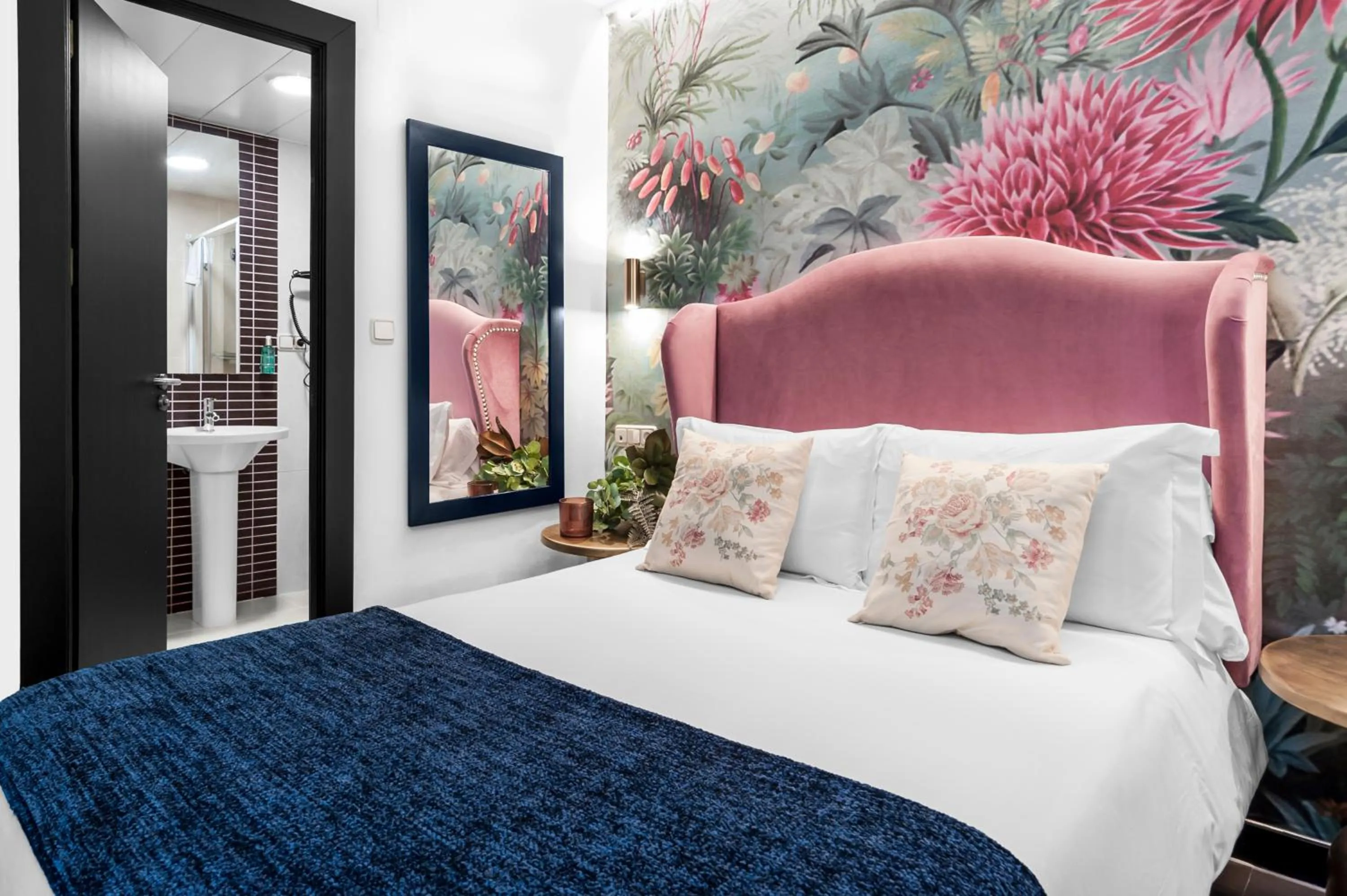 Bed in Hotel Los Girasoles by Maxi Hoteles