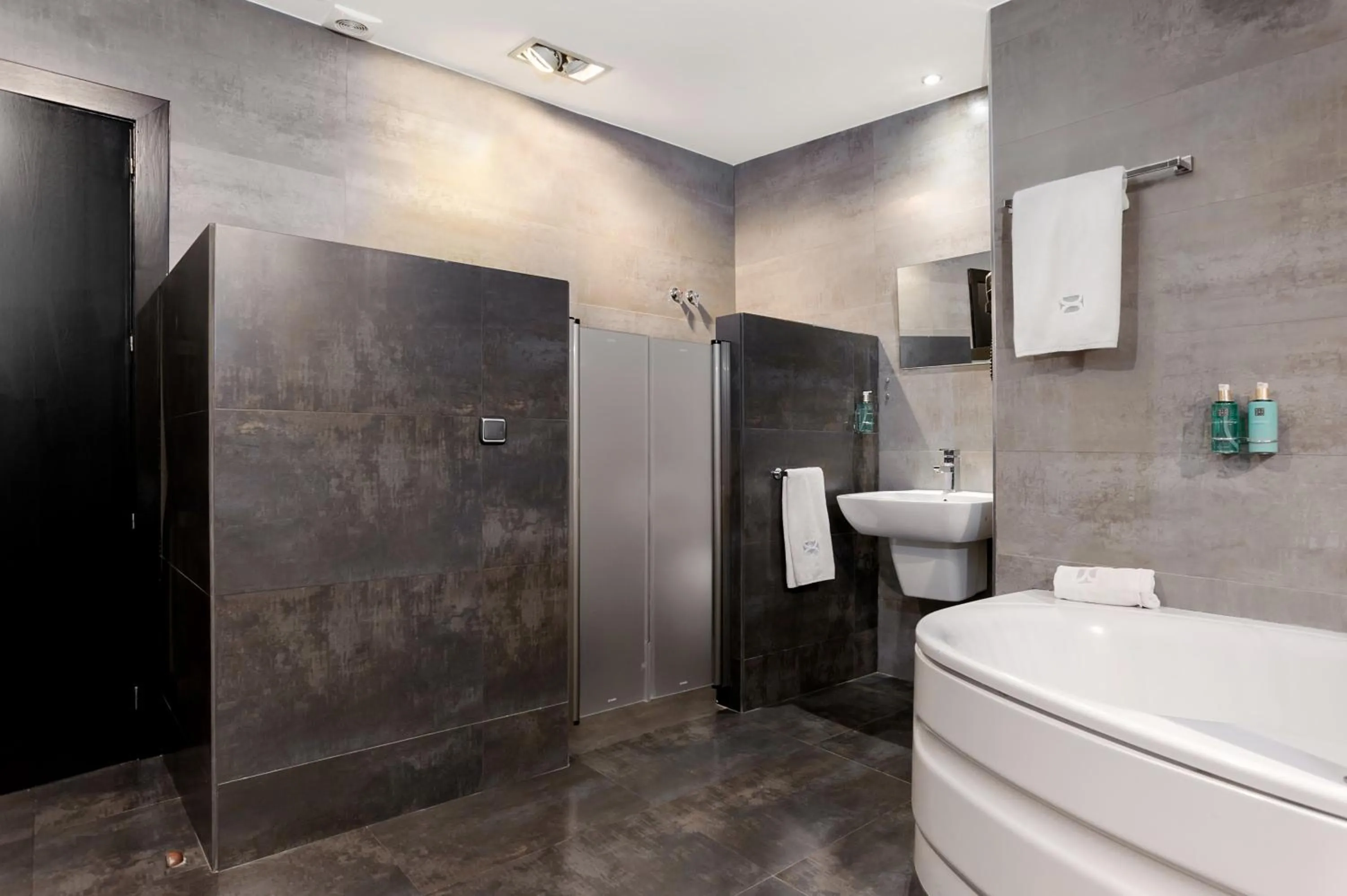 Bathroom in Hotel Los Girasoles by Maxi Hoteles