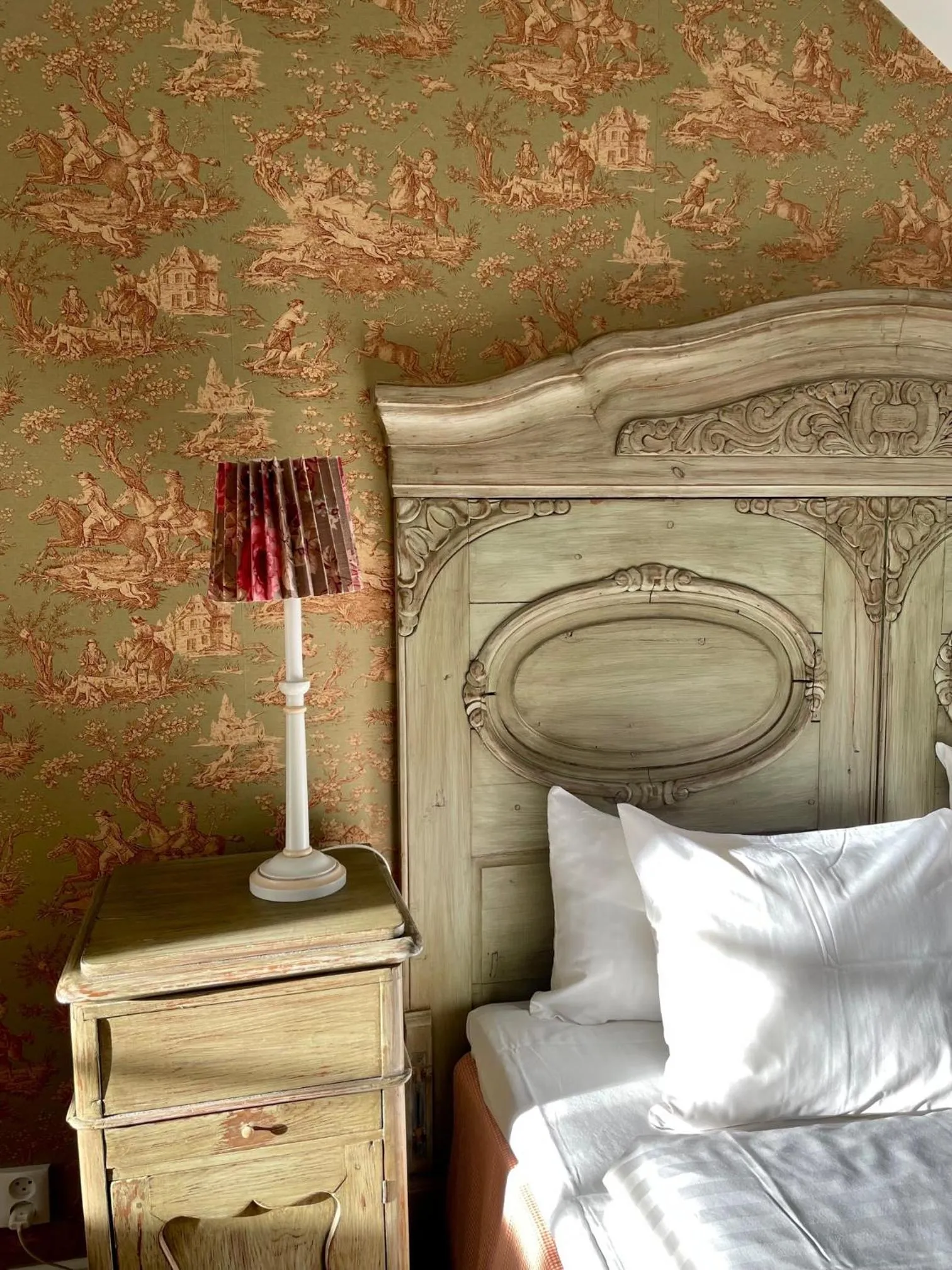 Bed in Apertins Hotell