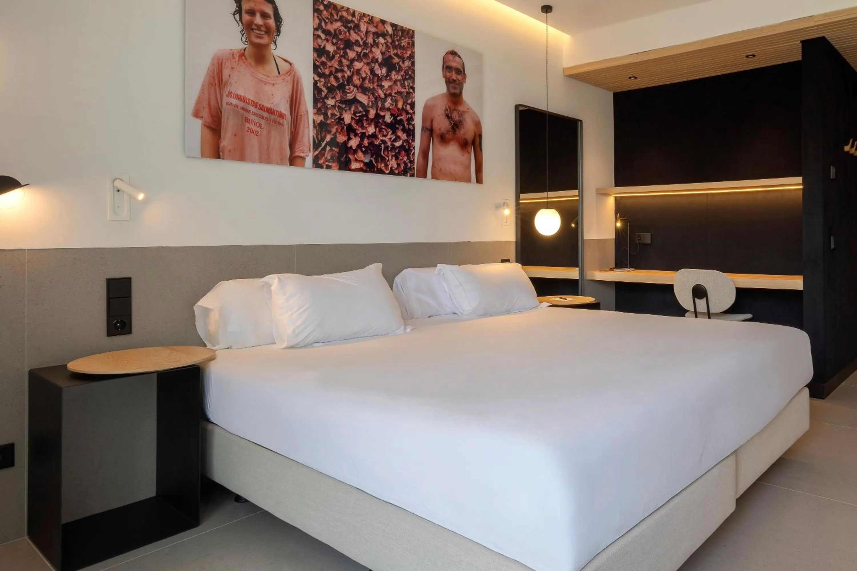 Bedroom, Bed in HM Jaime III