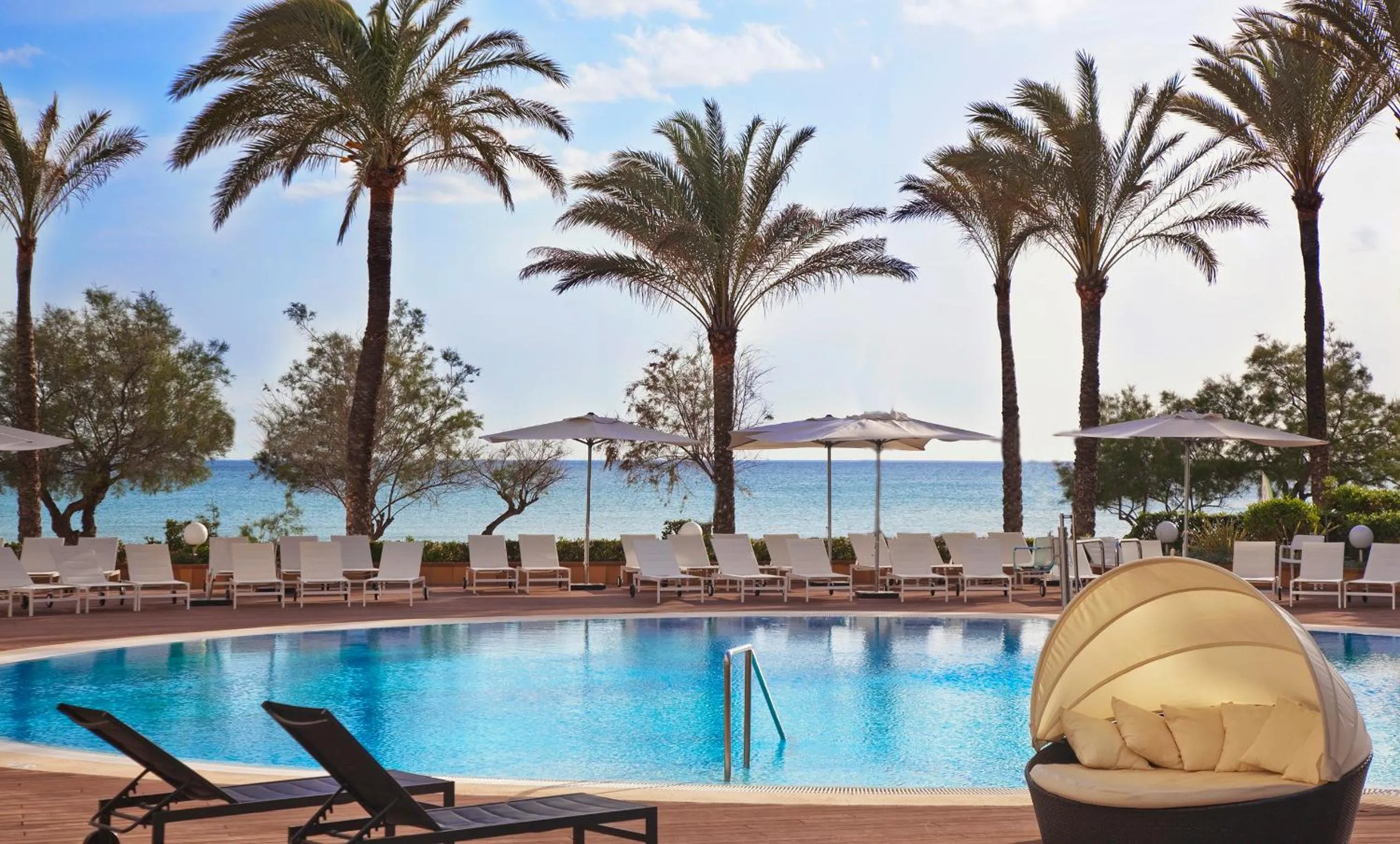 Swimming pool in HM Tropical