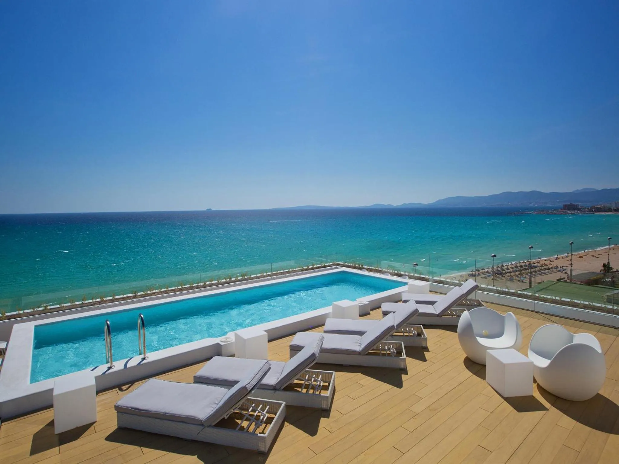 Swimming pool in HM Tropical