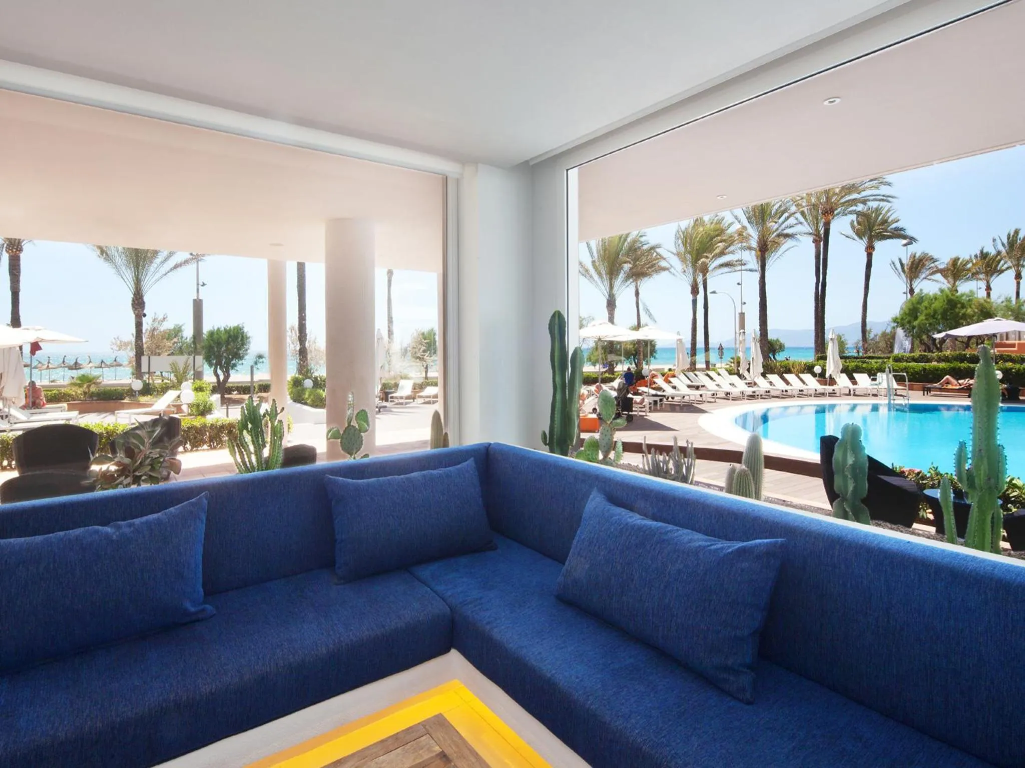 Lounge or bar in HM Tropical