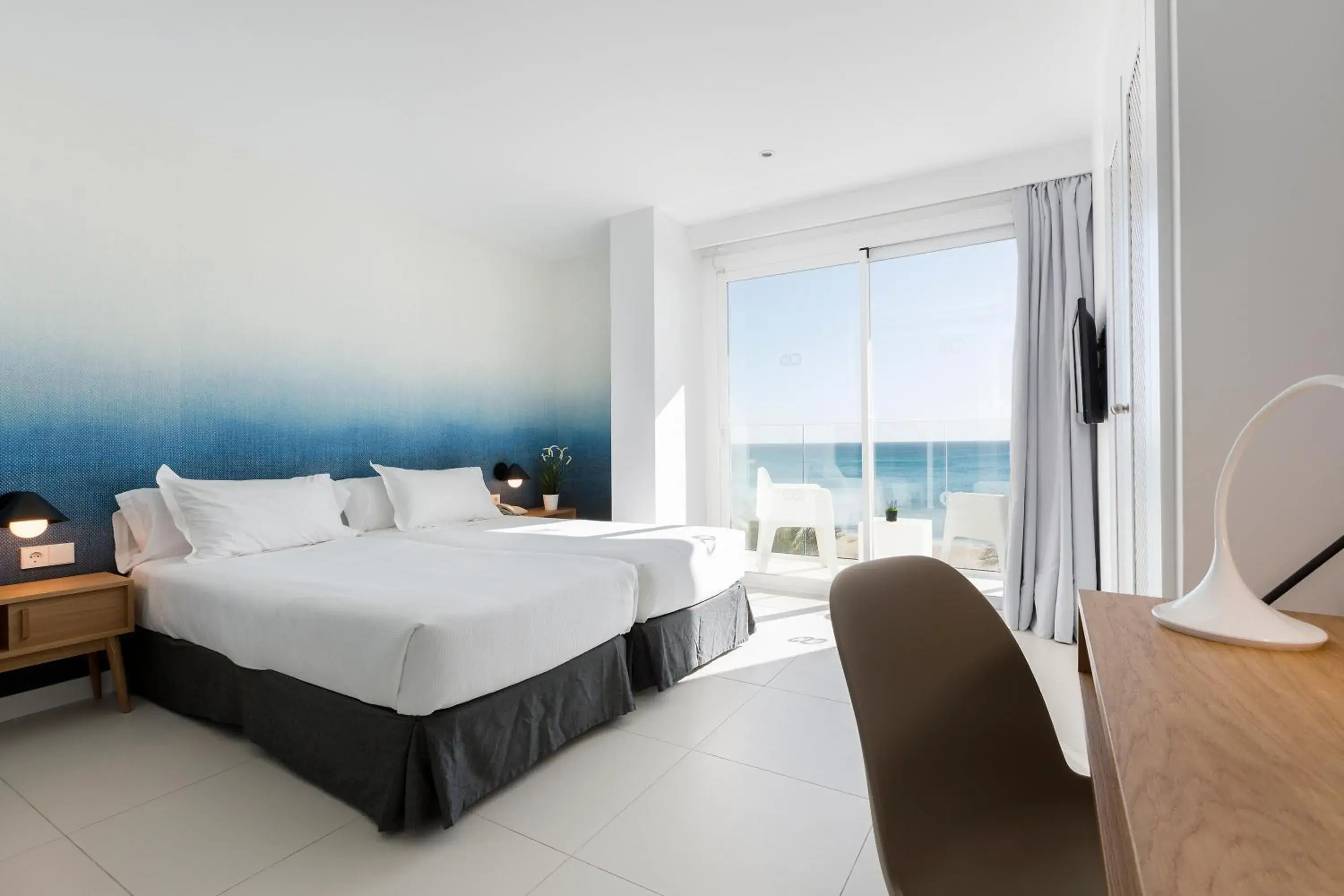 Bedroom, Bed in HM Tropical Bedroom, Bed in HM Tropical