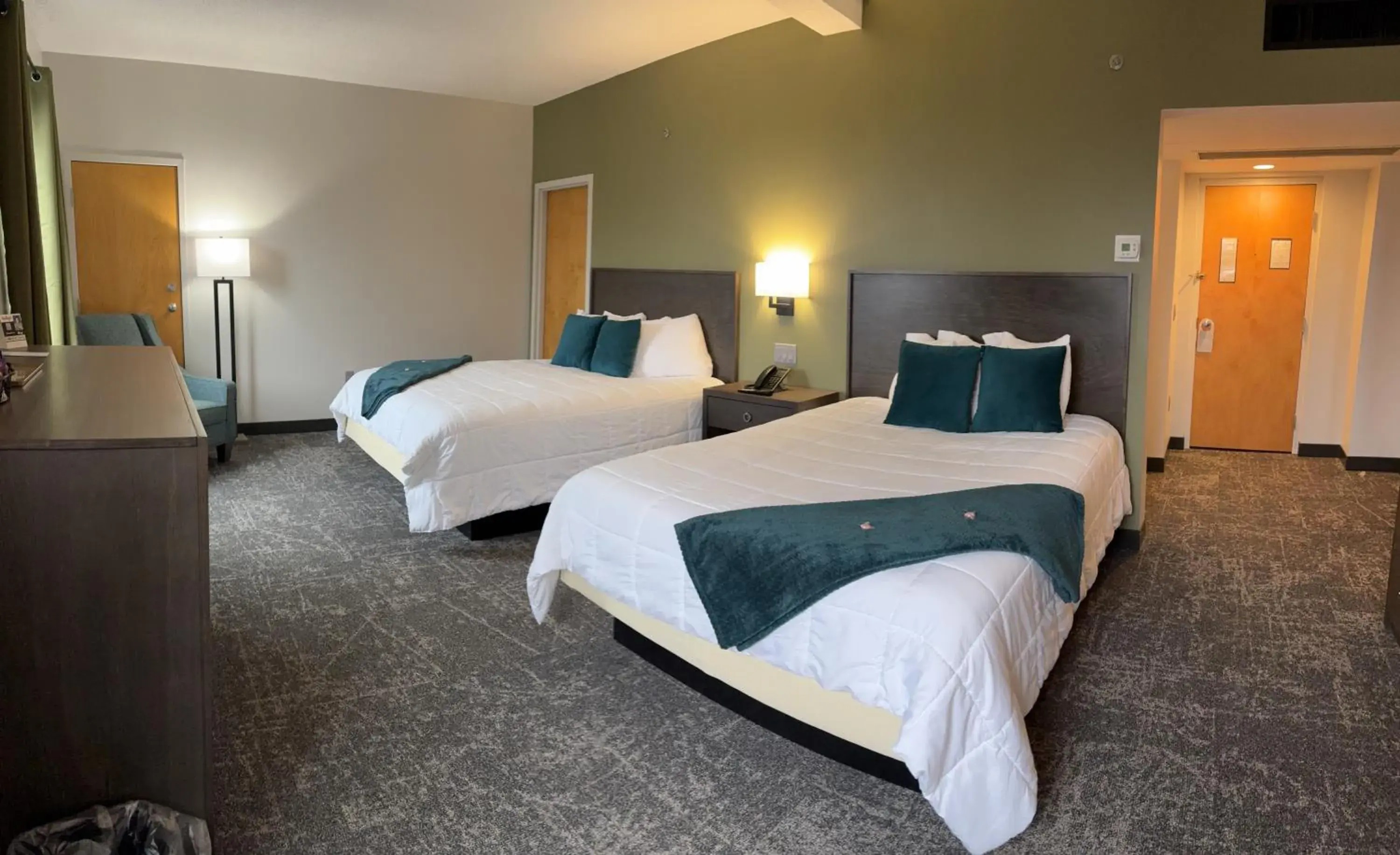 Queen Room - Disability Access in The Northeastland Hotel Queen Room - Disability Access in The Northeastland Hotel