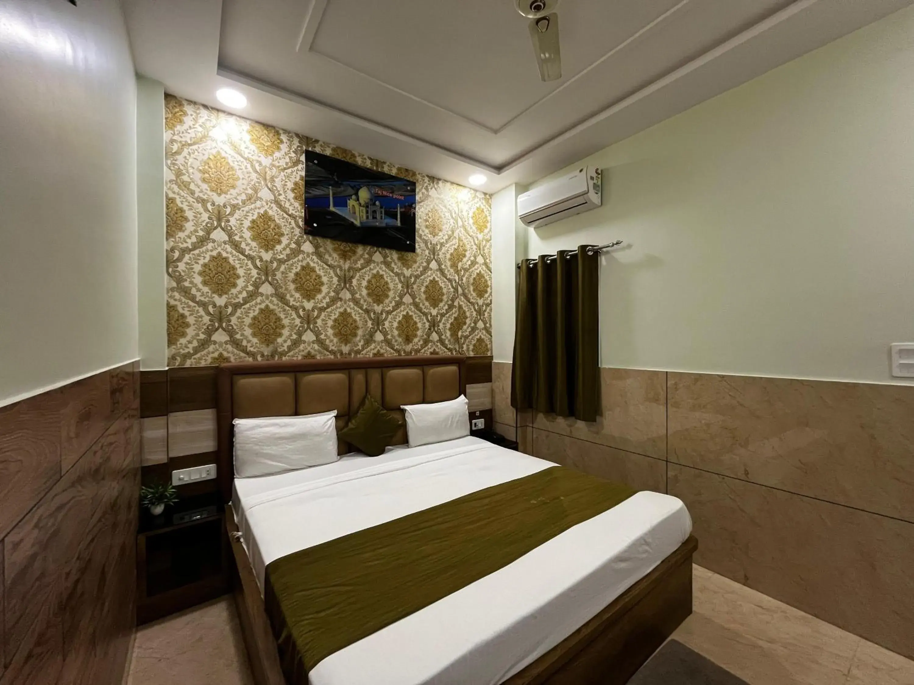 Deluxe Double Room - single occupancy in Taj Nice Point Manage by Taj Sunrise Group Deluxe Double Room - single occupancy in Taj Nice Point Manage by Taj Sunrise Group