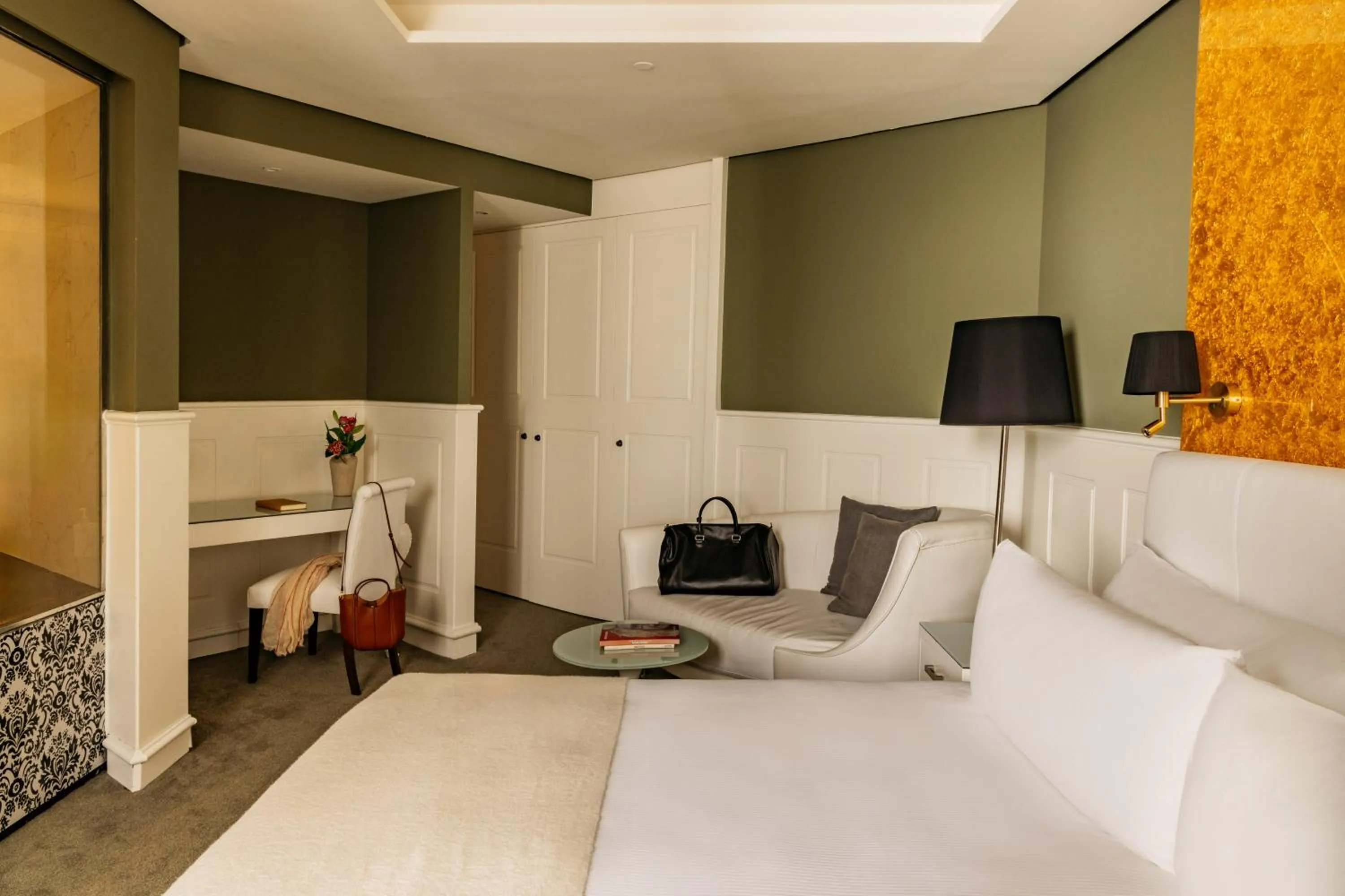 Photo of the whole room, Bed in Hotel Colón Gran Meliá - The Leading Hotels of the World