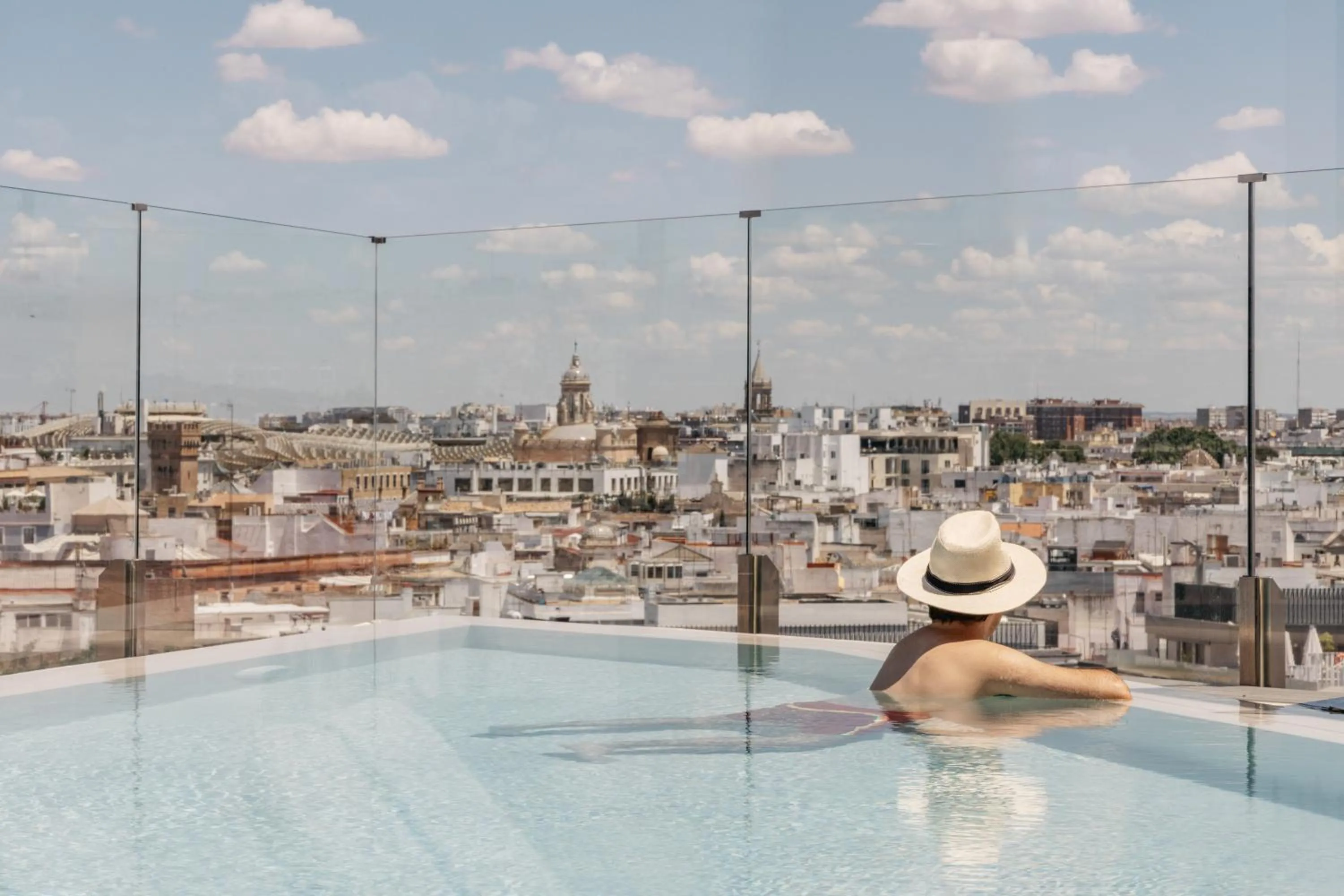 Swimming pool in Hotel Colón Gran Meliá - The Leading Hotels of the World