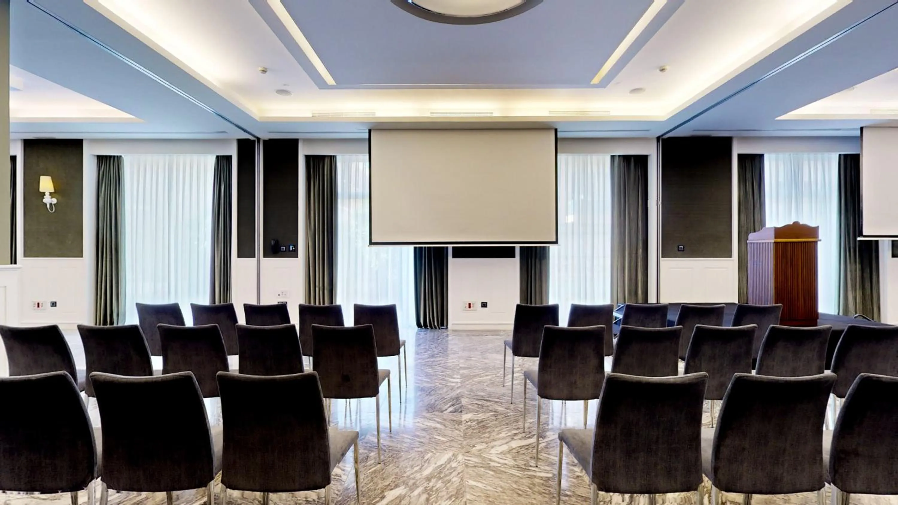 TV and multimedia in Hotel Colón Gran Meliá - The Leading Hotels of the World