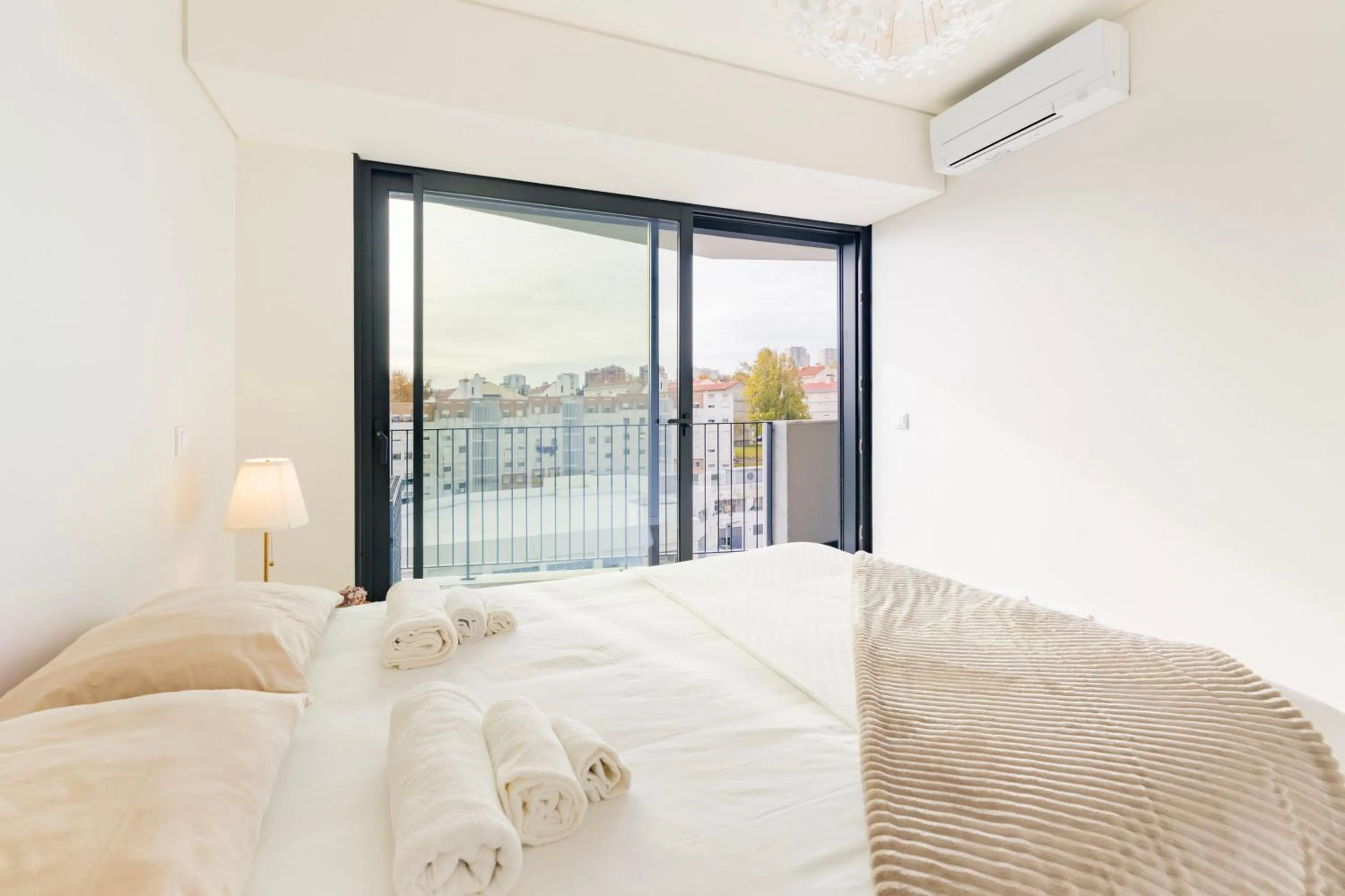 View (from property/room), Bed in Apartment Lisboa Oriente
