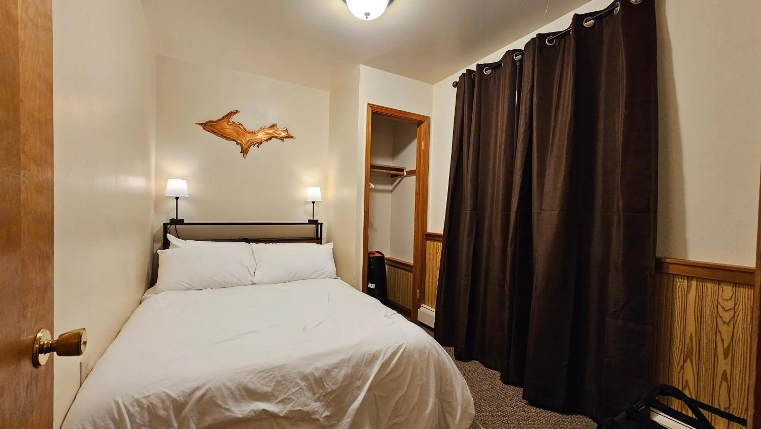 Bed in Daniell Manor