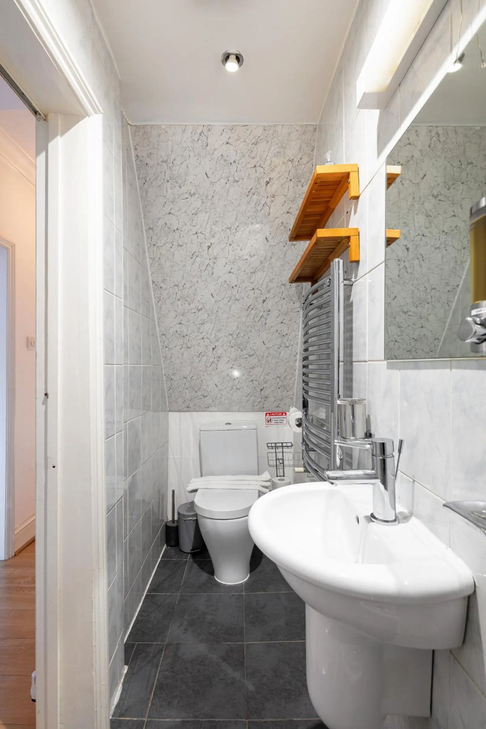 Bathroom in Gorgeous One Bed AirCon Apt in the Heart of Central London