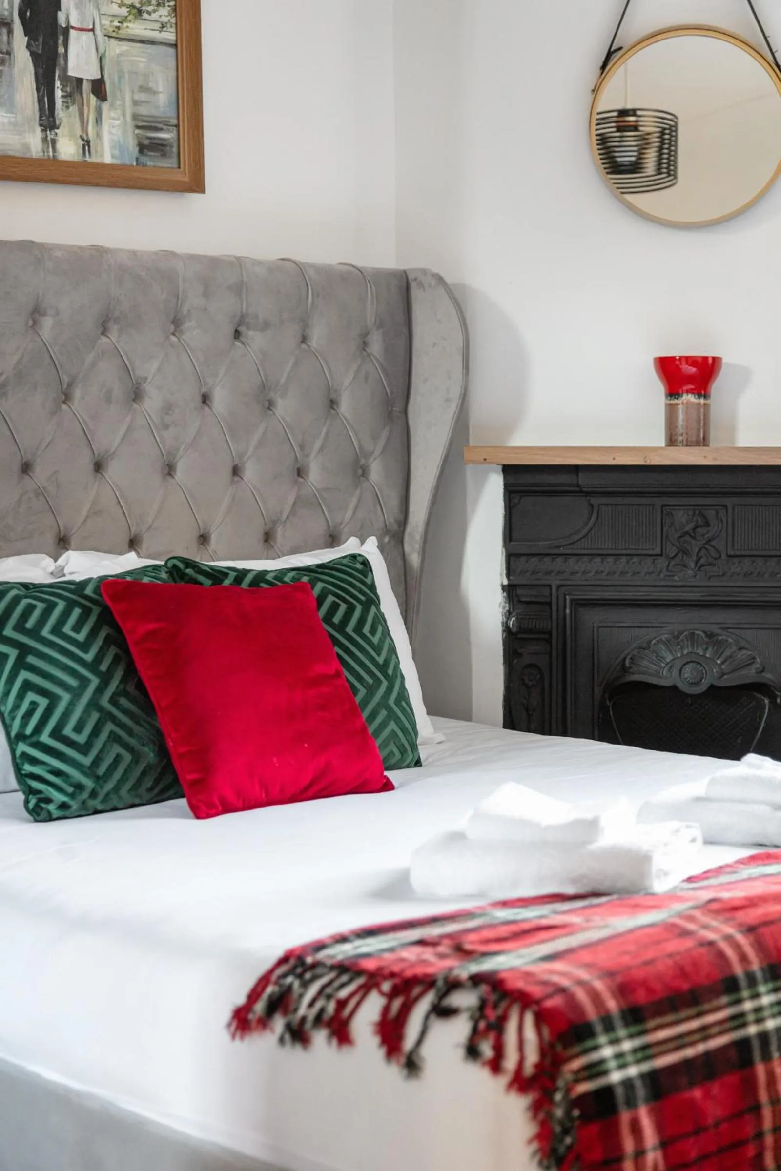 Bed in Gorgeous One Bed AirCon Apt in the Heart of Central London