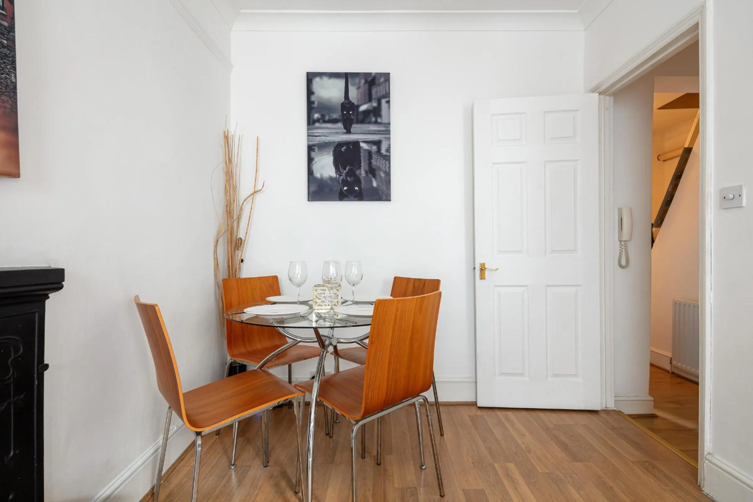 Dining area in Gorgeous One Bed AirCon Apt in the Heart of Central London