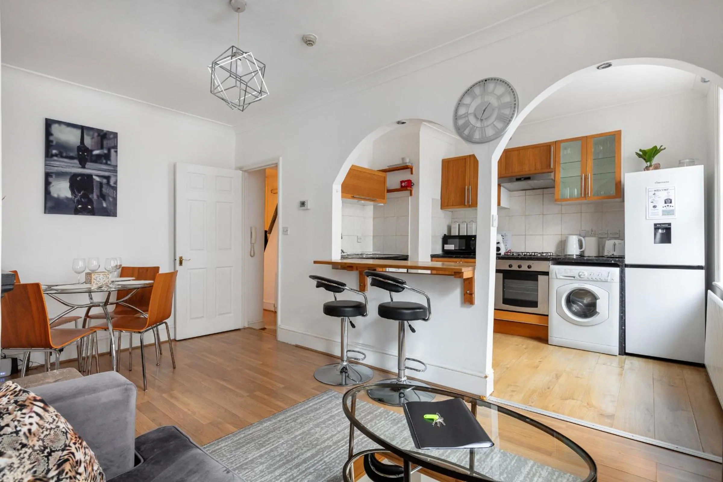 Kitchen or kitchenette in Gorgeous One Bed AirCon Apt in the Heart of Central London