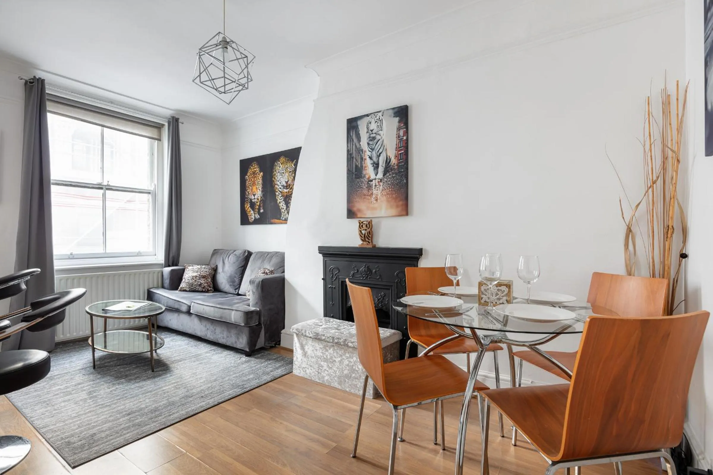 Living room in Gorgeous One Bed AirCon Apt in the Heart of Central London