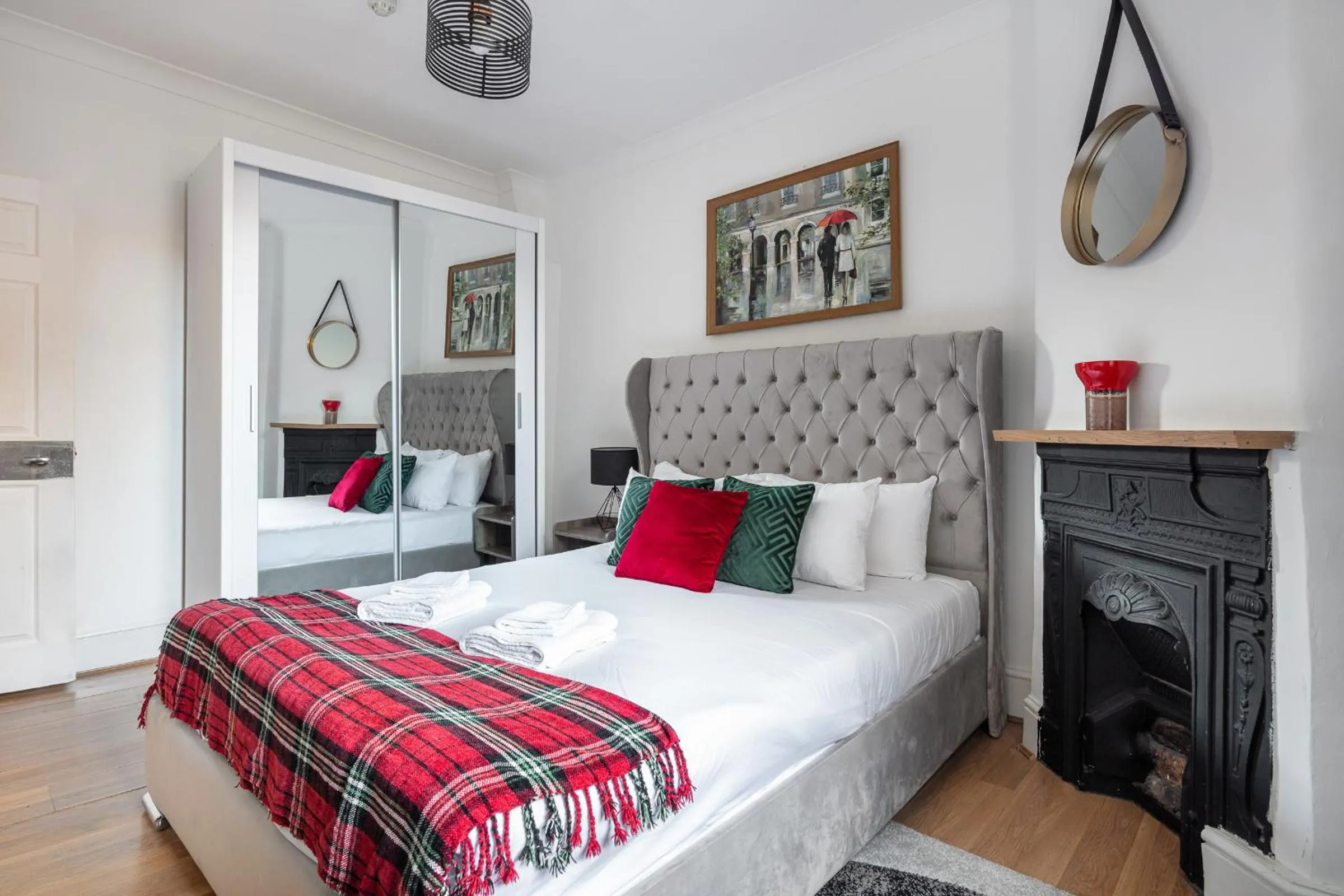 Bed in Gorgeous One Bed AirCon Apt in the Heart of Central London
