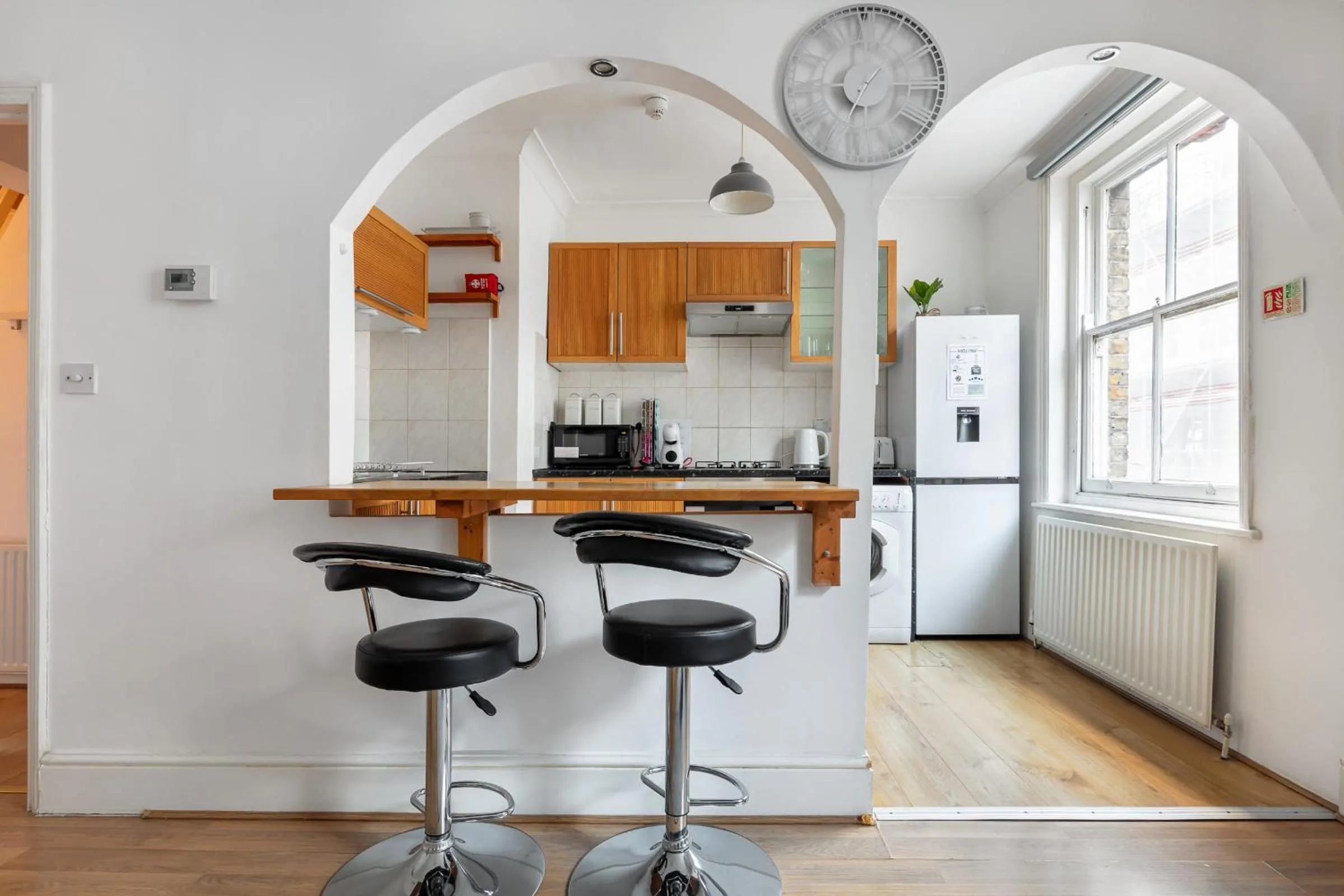 Kitchen or kitchenette in Gorgeous One Bed AirCon Apt in the Heart of Central London