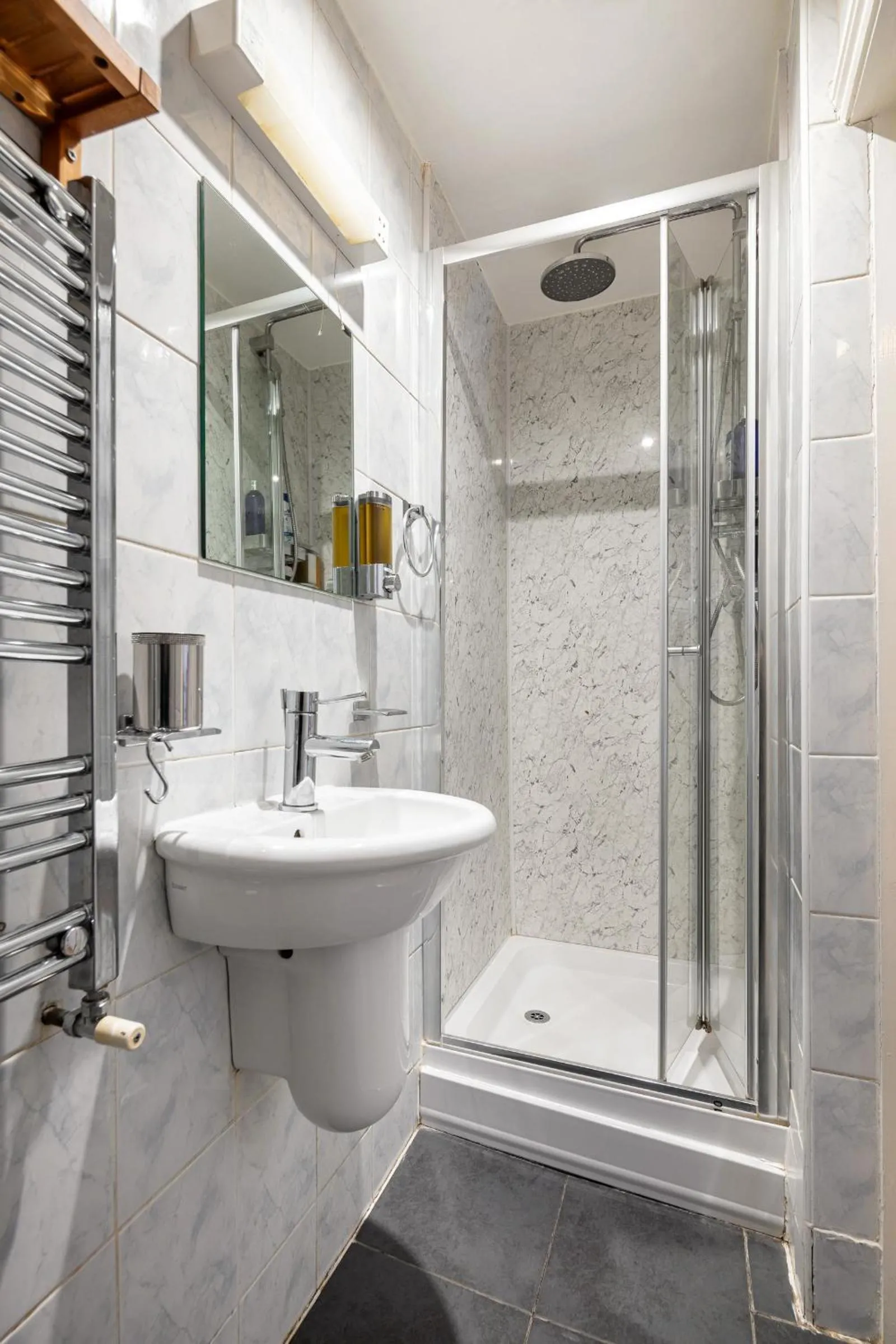 Bathroom in Gorgeous One Bed AirCon Apt in the Heart of Central London